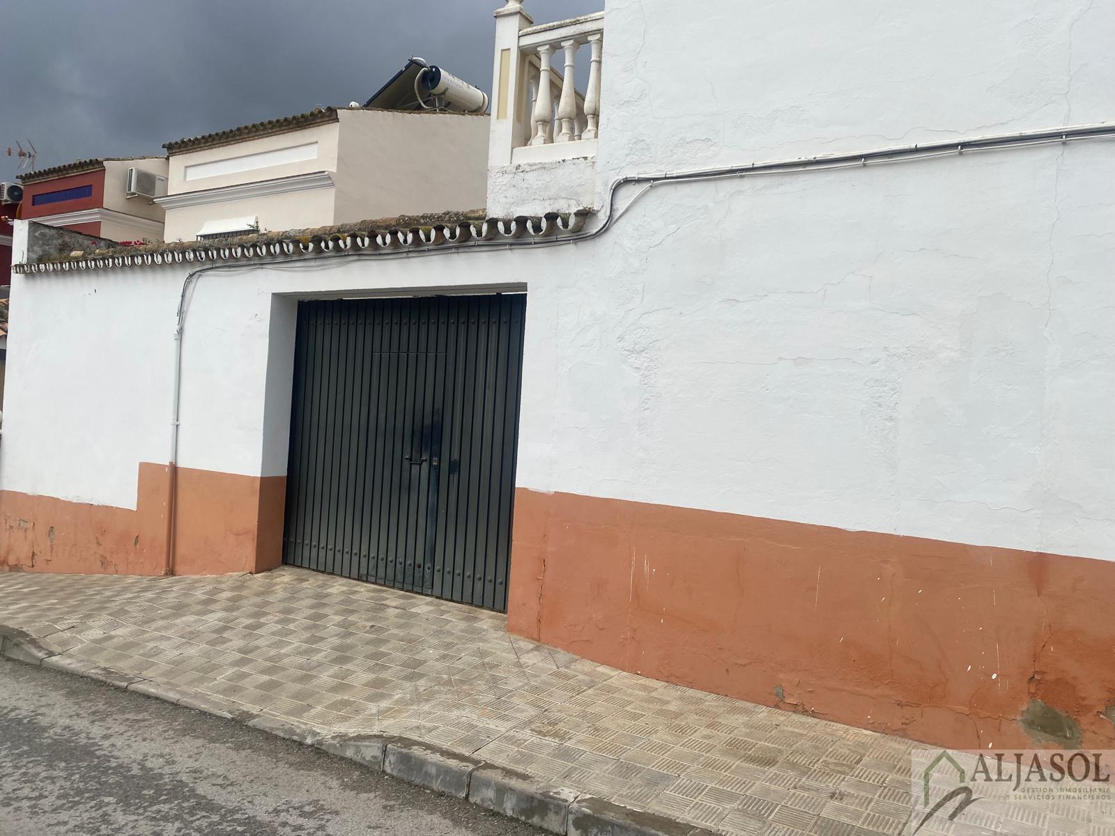 For sale of house in Salteras