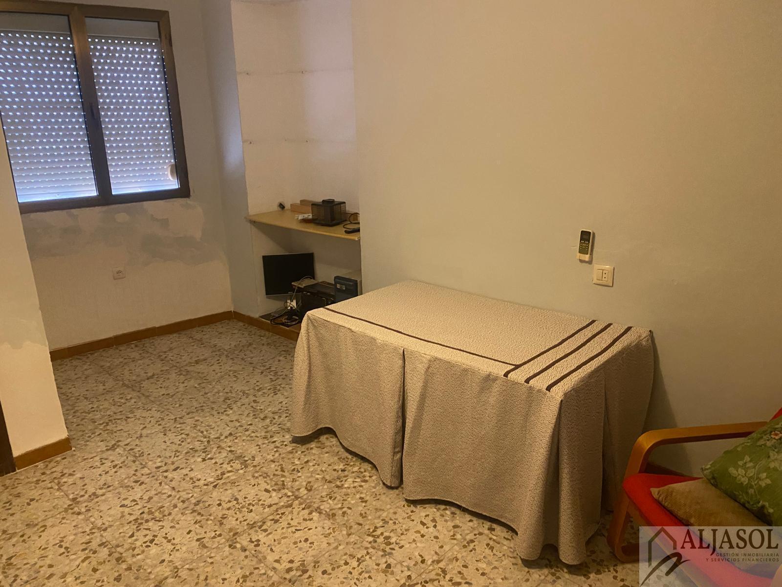 For sale of house in Salteras