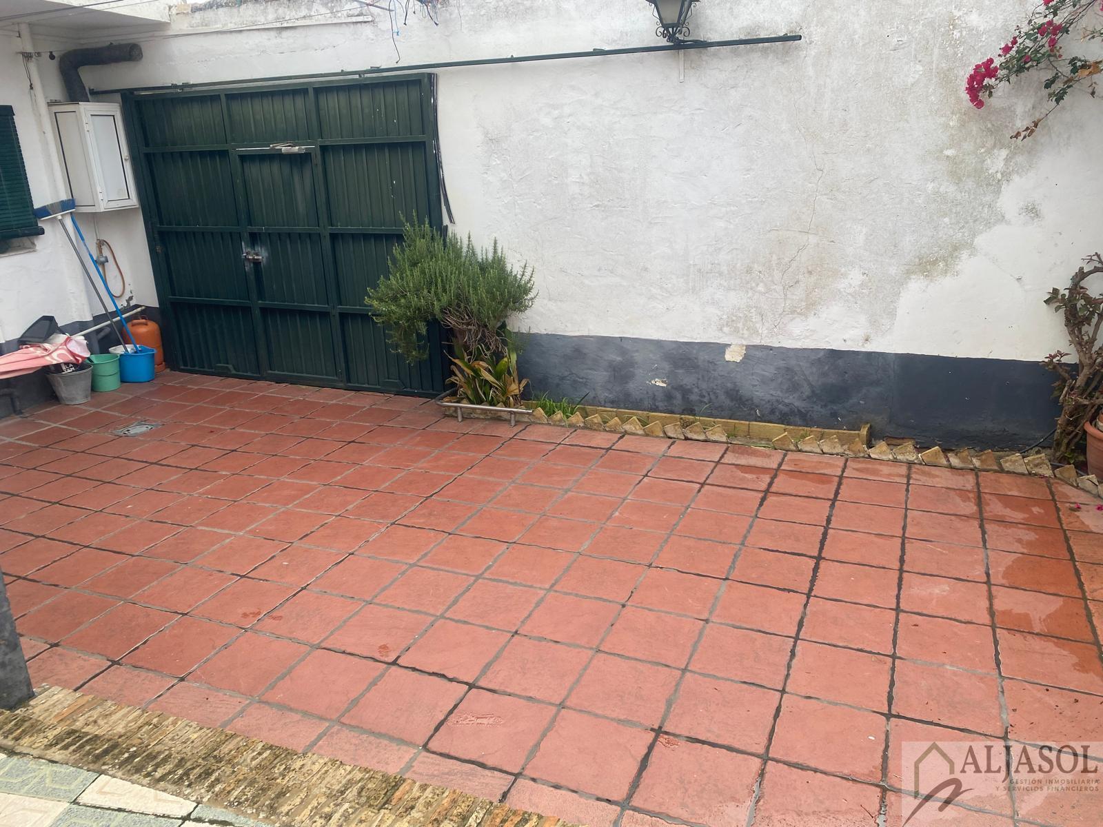 For sale of house in Salteras