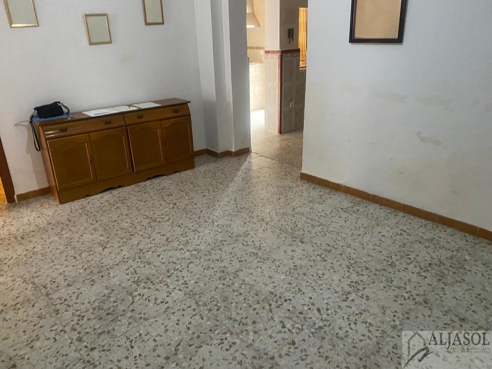 For sale of house in Salteras