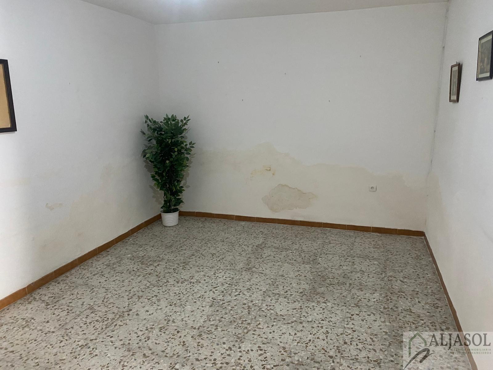 For sale of house in Salteras
