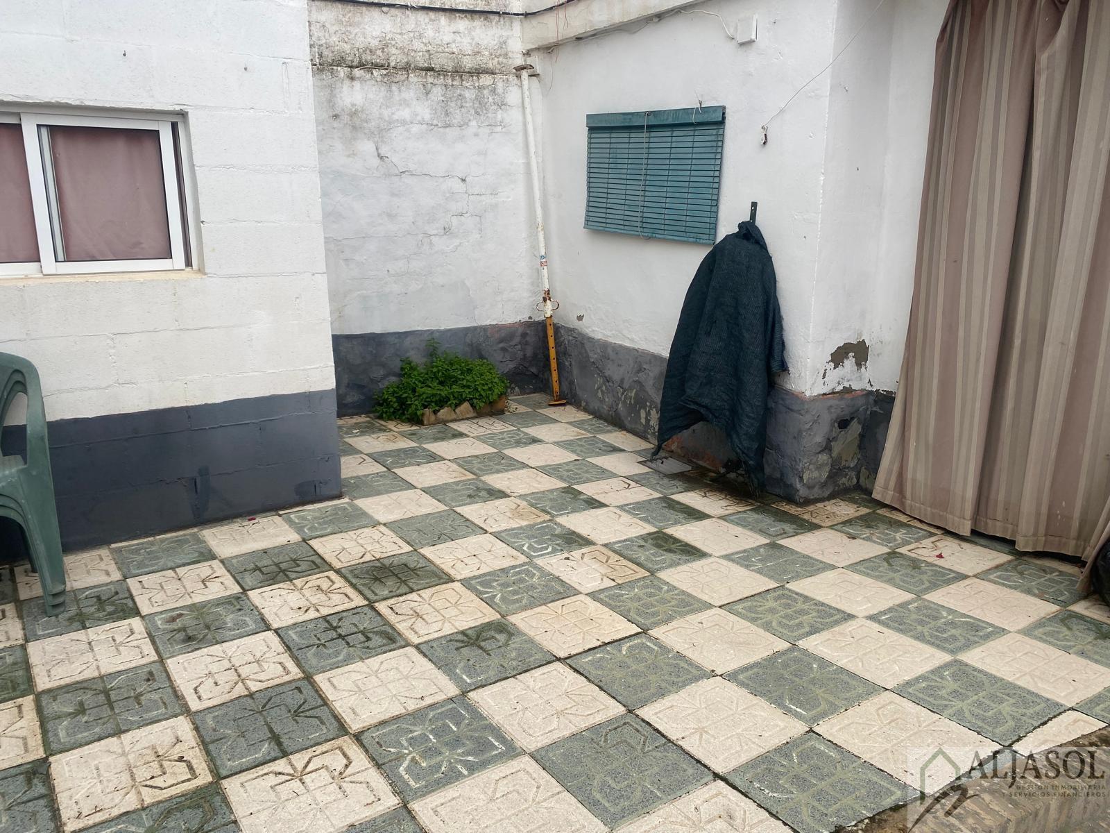 For sale of house in Salteras