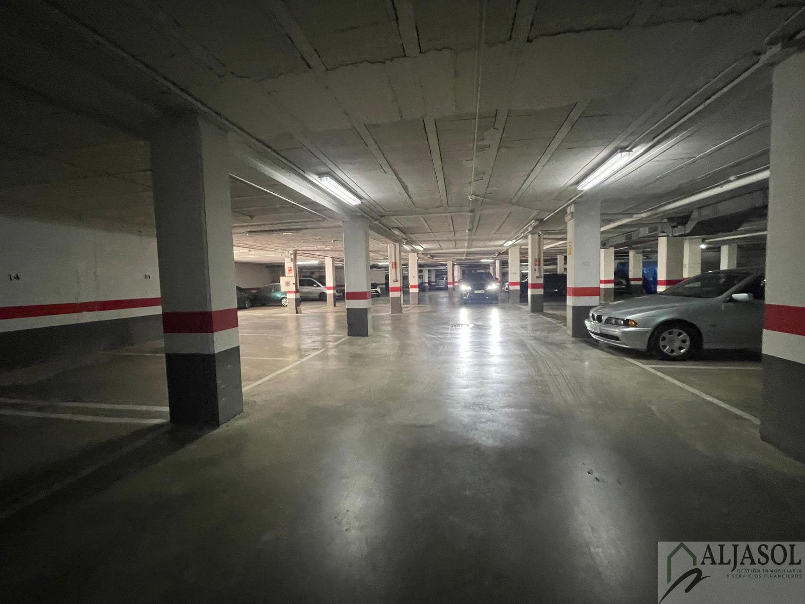For sale of garage in Tomares