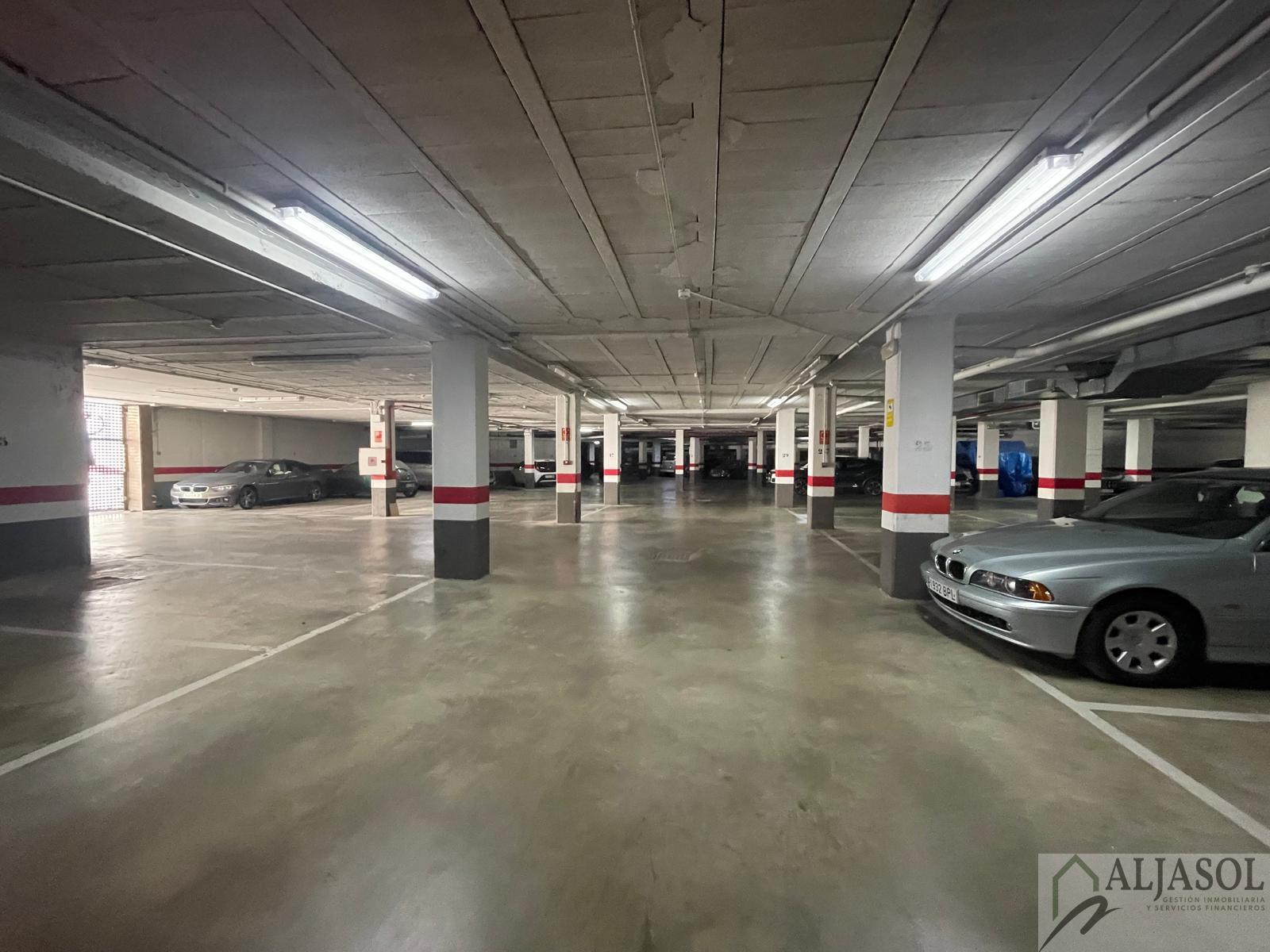 For sale of garage in Tomares