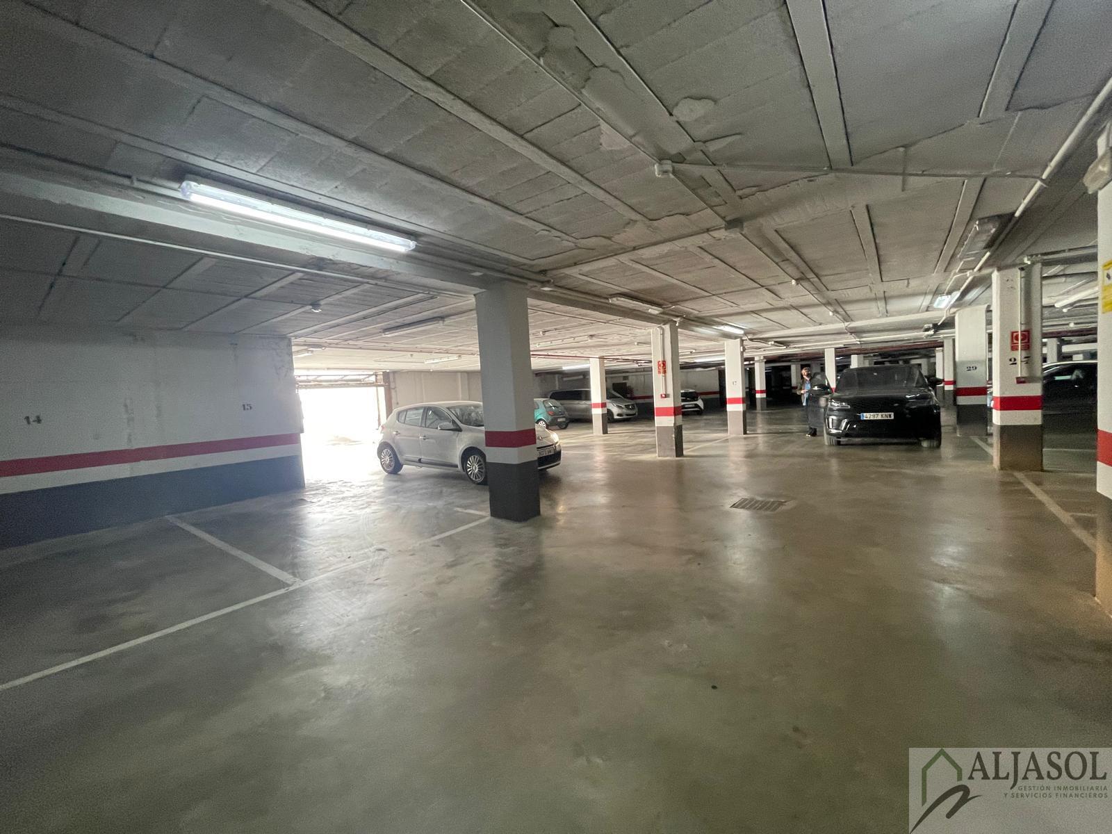 For sale of garage in Tomares