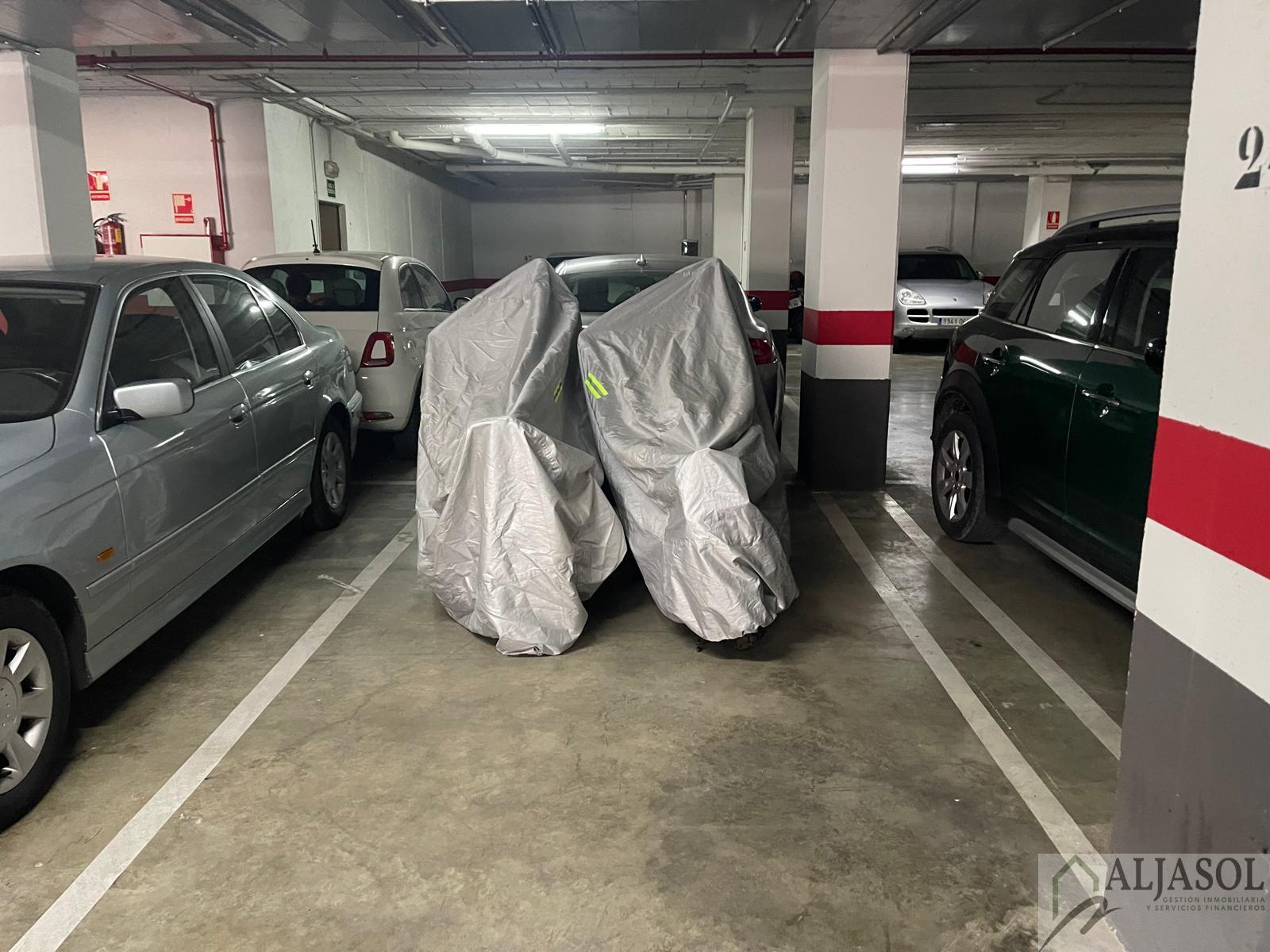 For sale of garage in Tomares