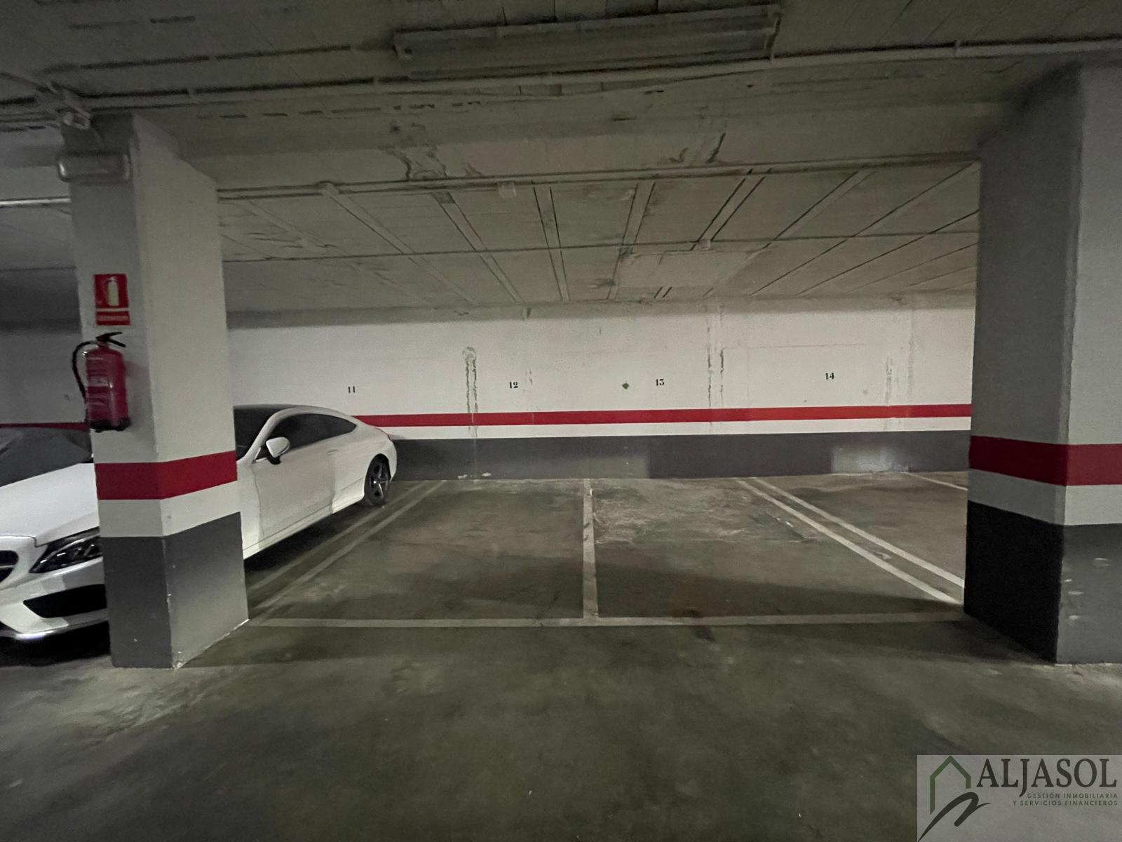 For sale of garage in Tomares