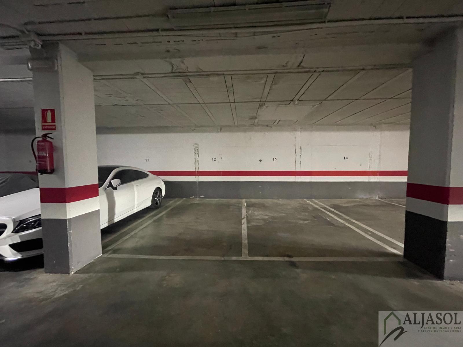 For sale of garage in Tomares