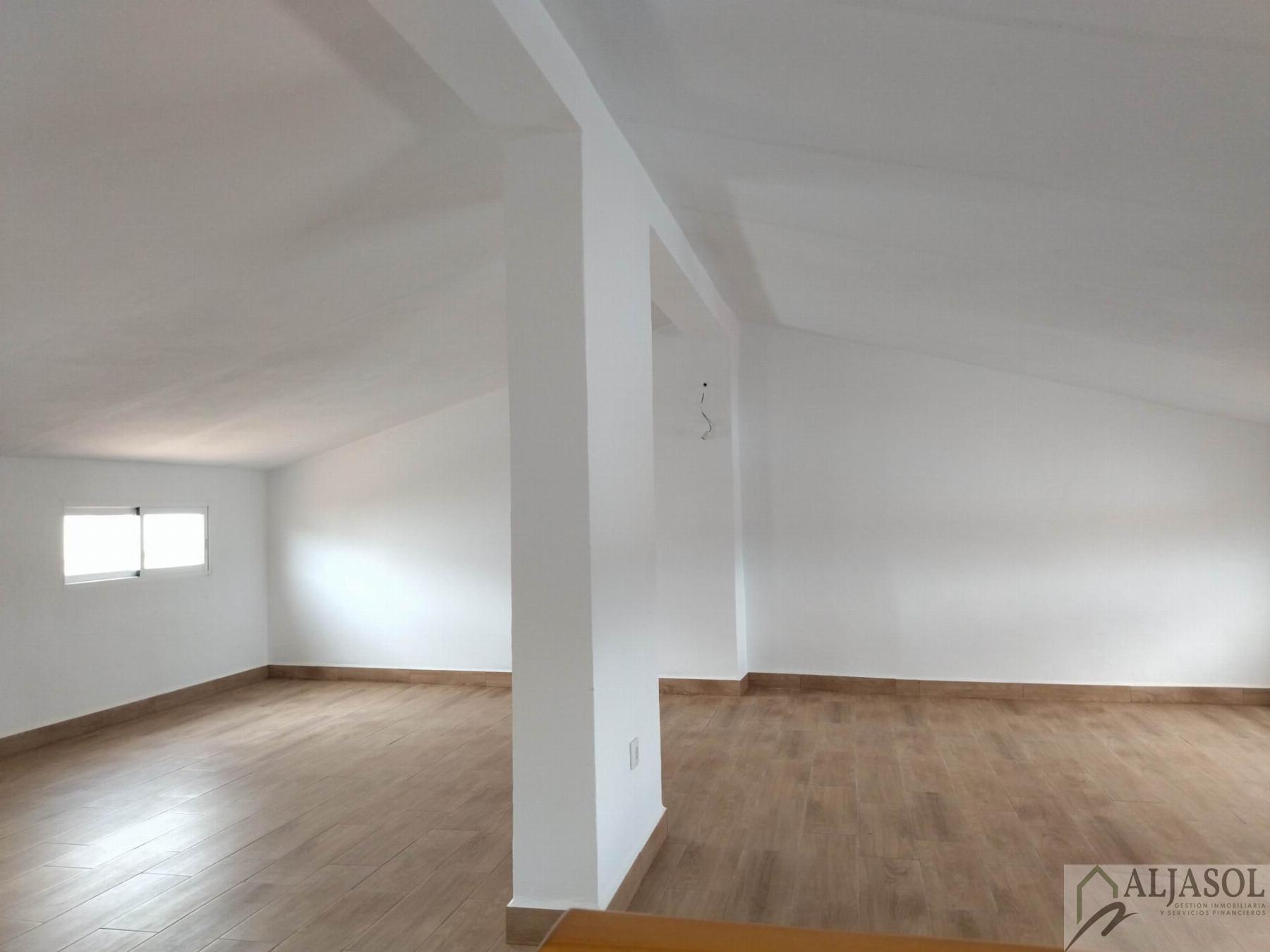 For sale of flat in La Puebla de los Infantes