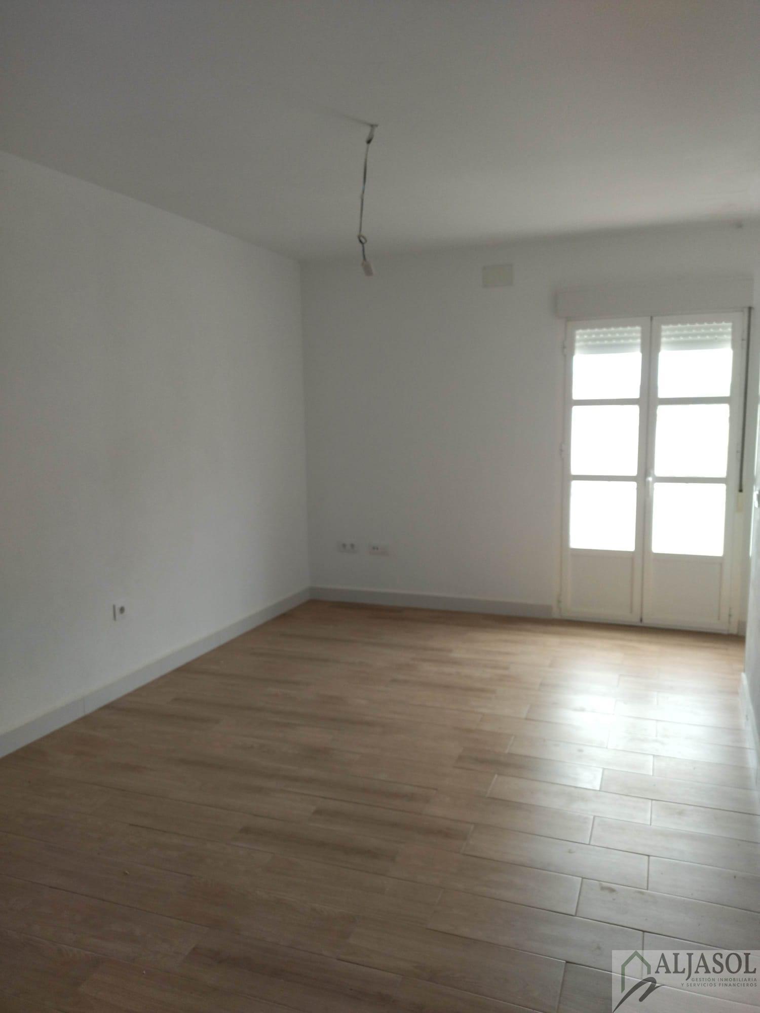 For sale of flat in La Puebla de los Infantes