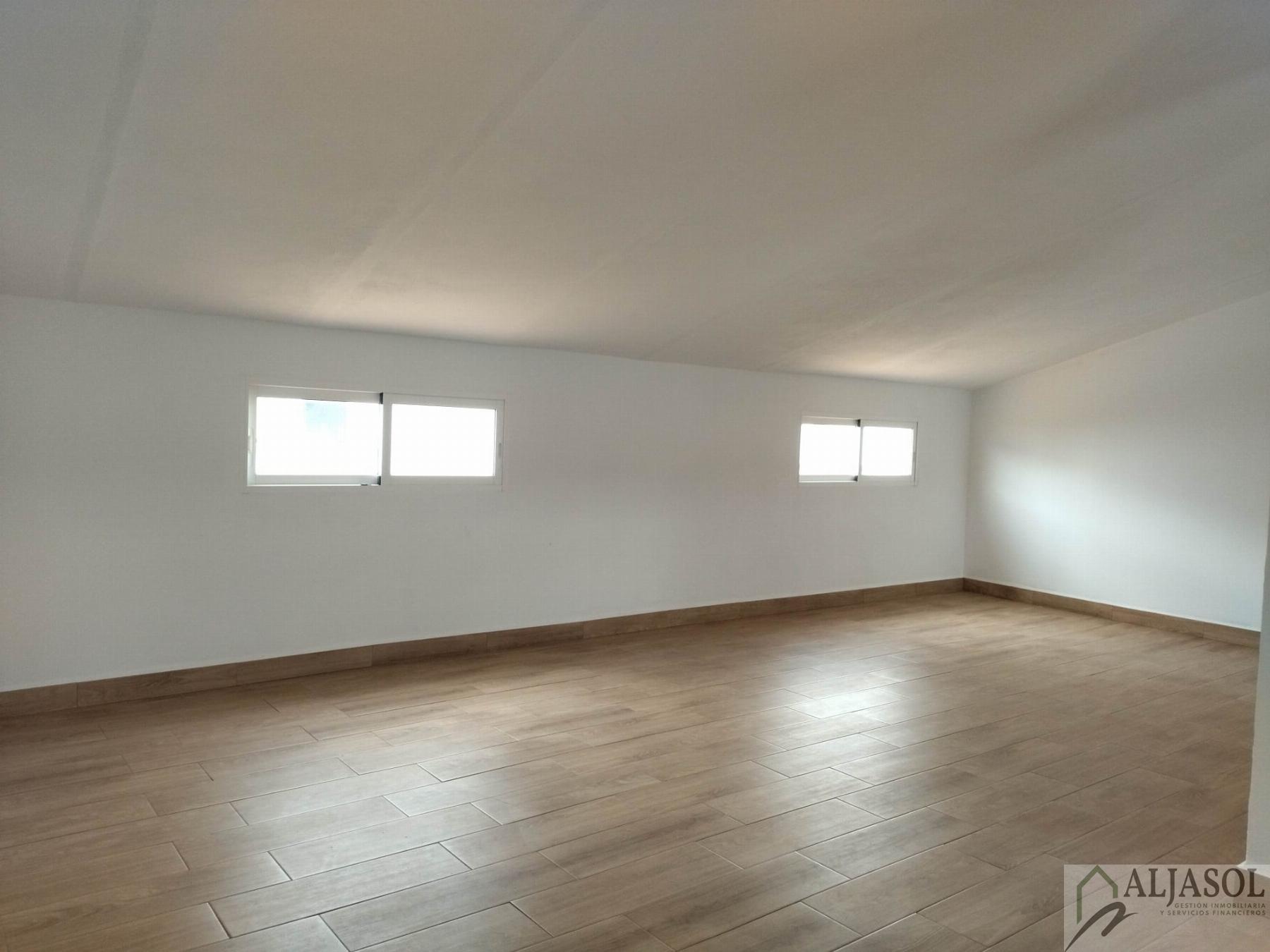 For sale of flat in La Puebla de los Infantes