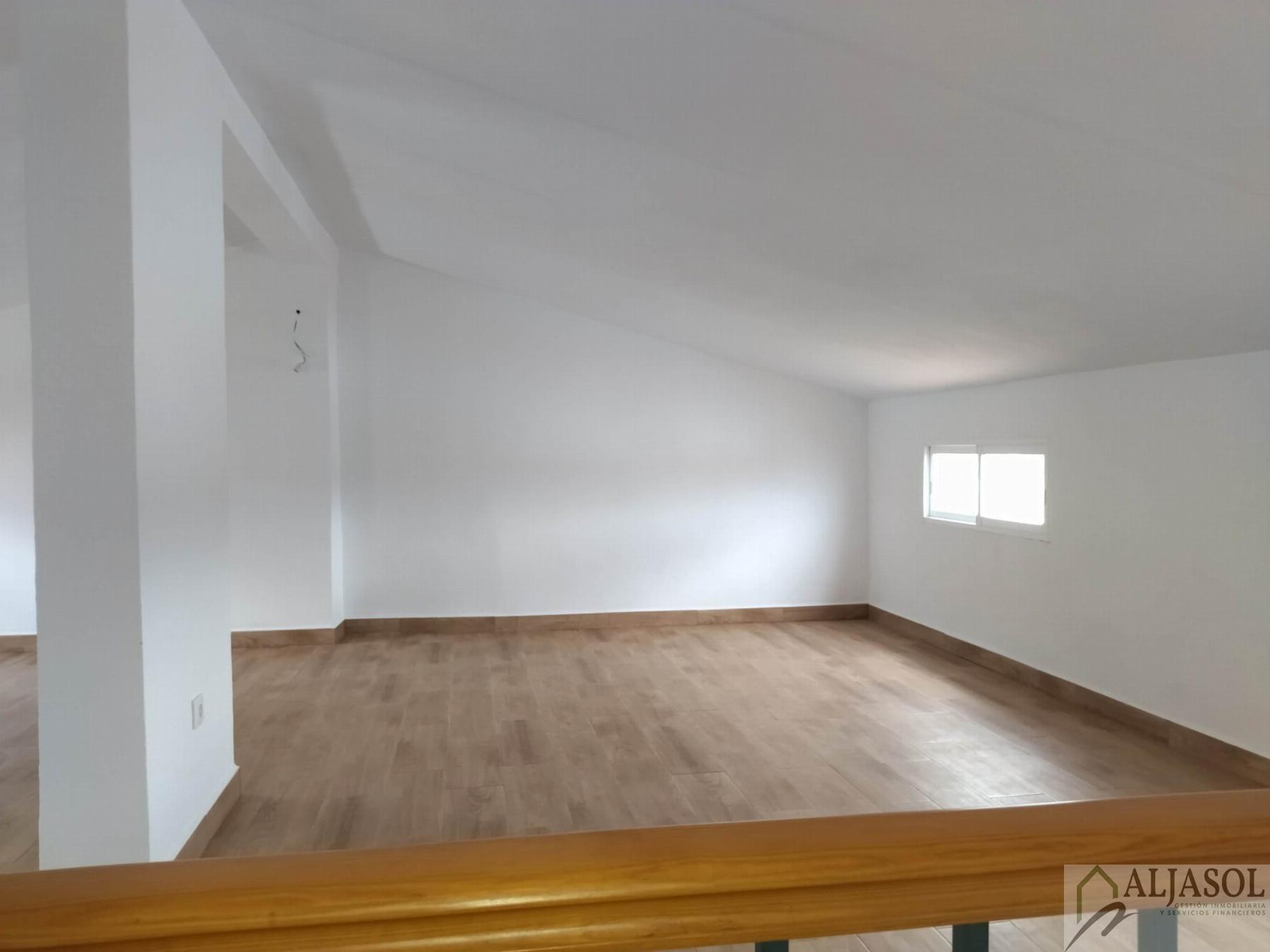 For sale of flat in La Puebla de los Infantes