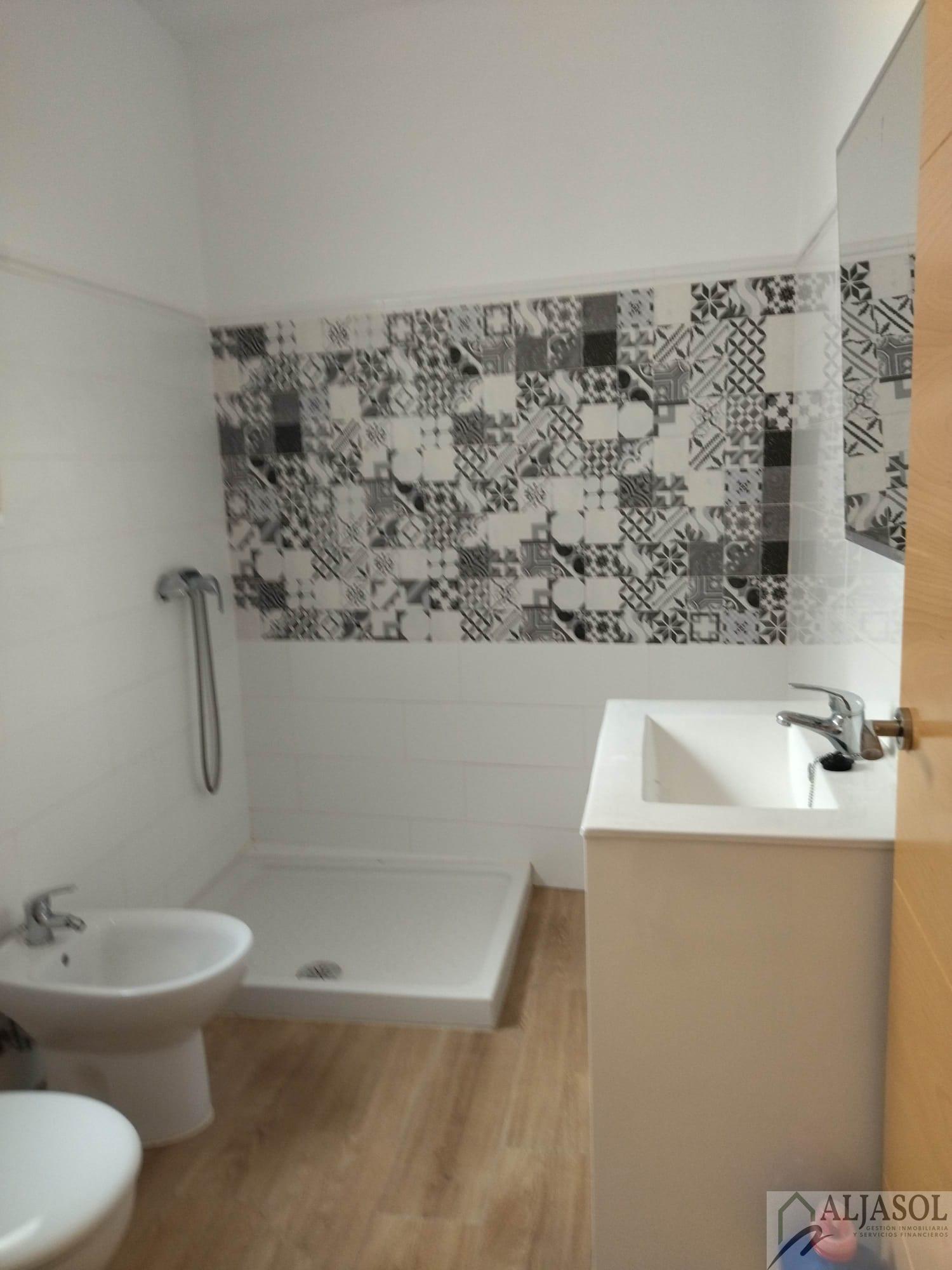 For sale of flat in La Puebla de los Infantes
