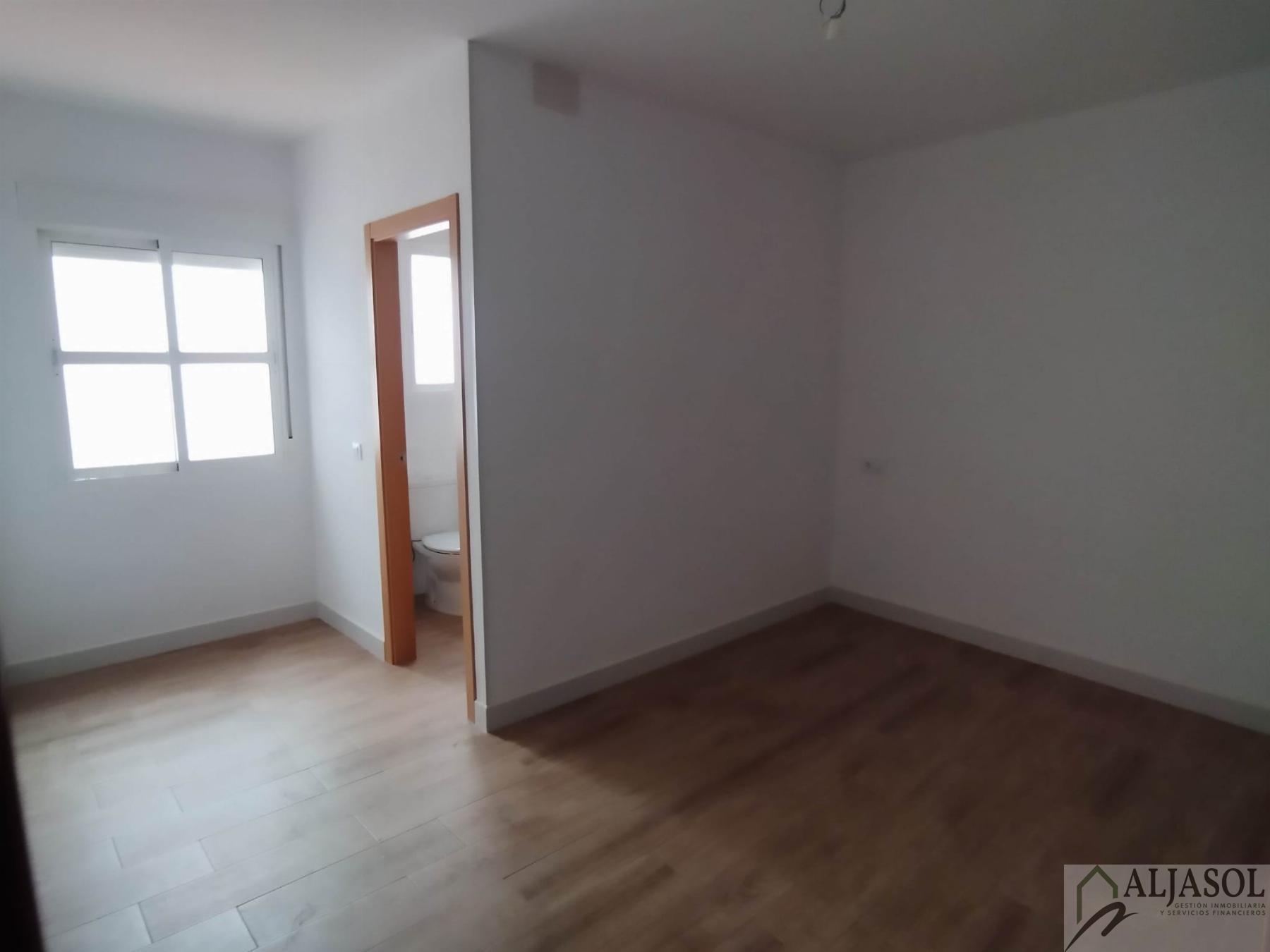 For sale of flat in La Puebla de los Infantes