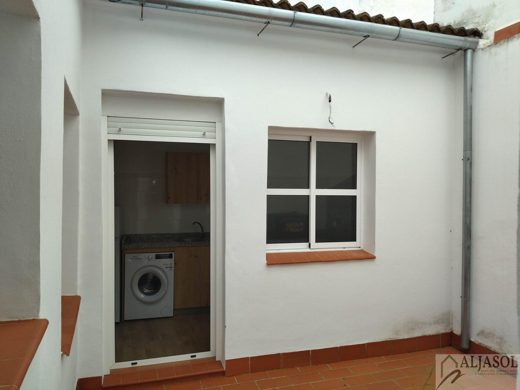 For sale of flat in La Puebla de los Infantes