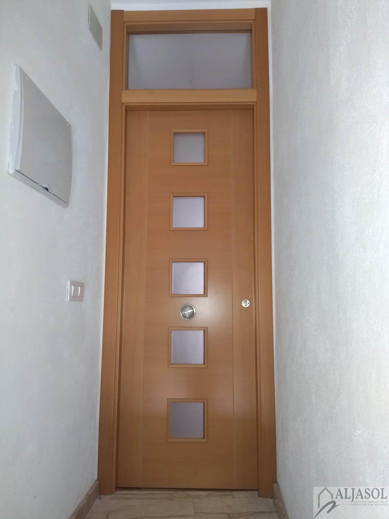 For sale of flat in La Puebla de los Infantes