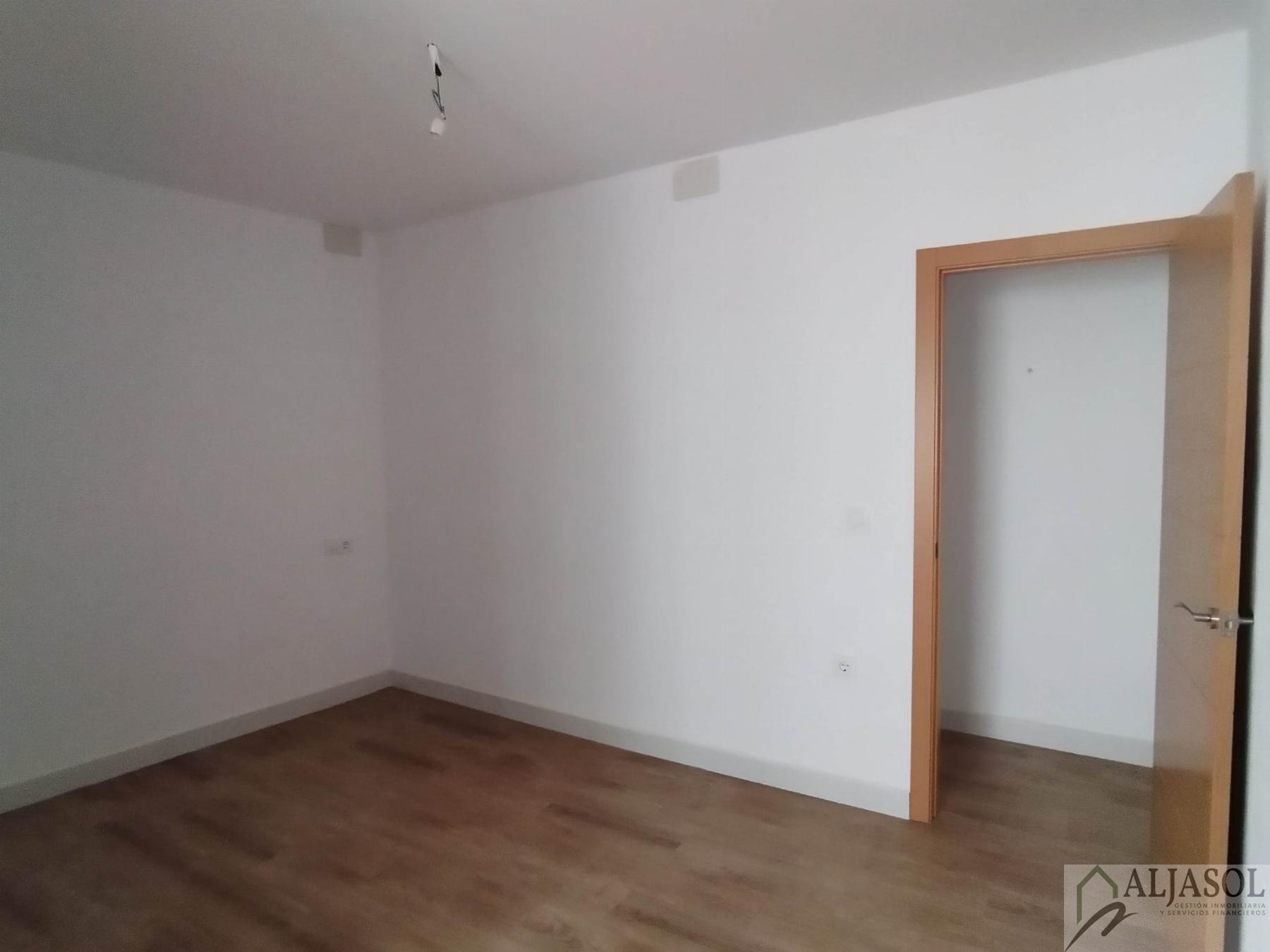 For sale of flat in La Puebla de los Infantes