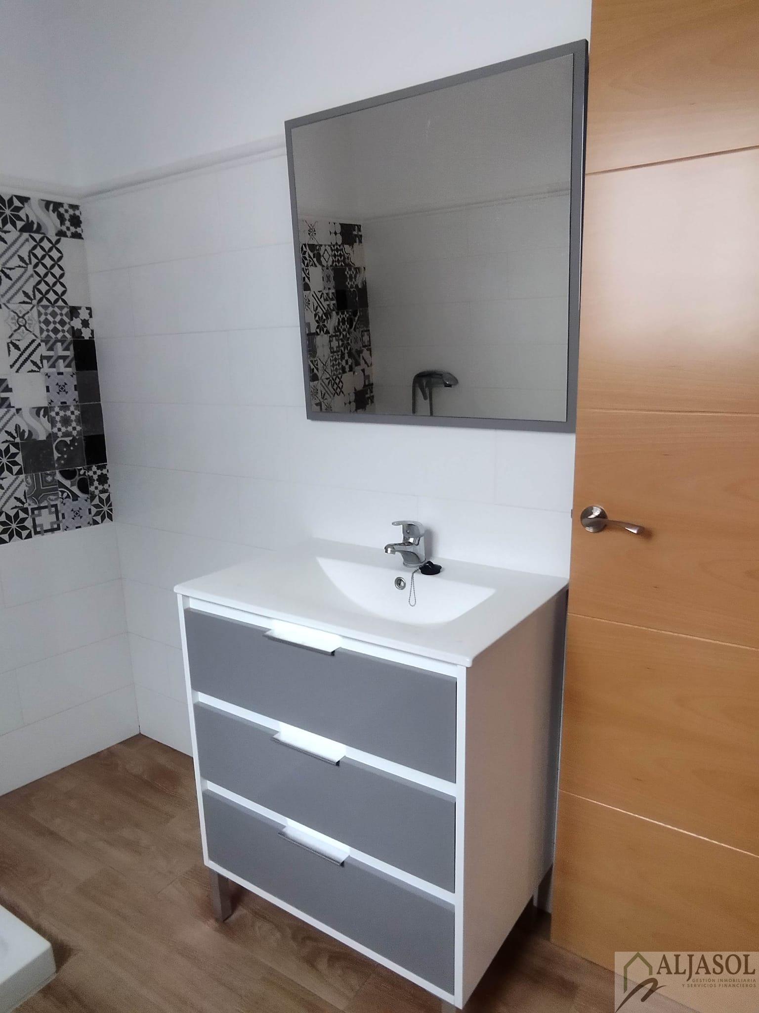 For sale of flat in La Puebla de los Infantes