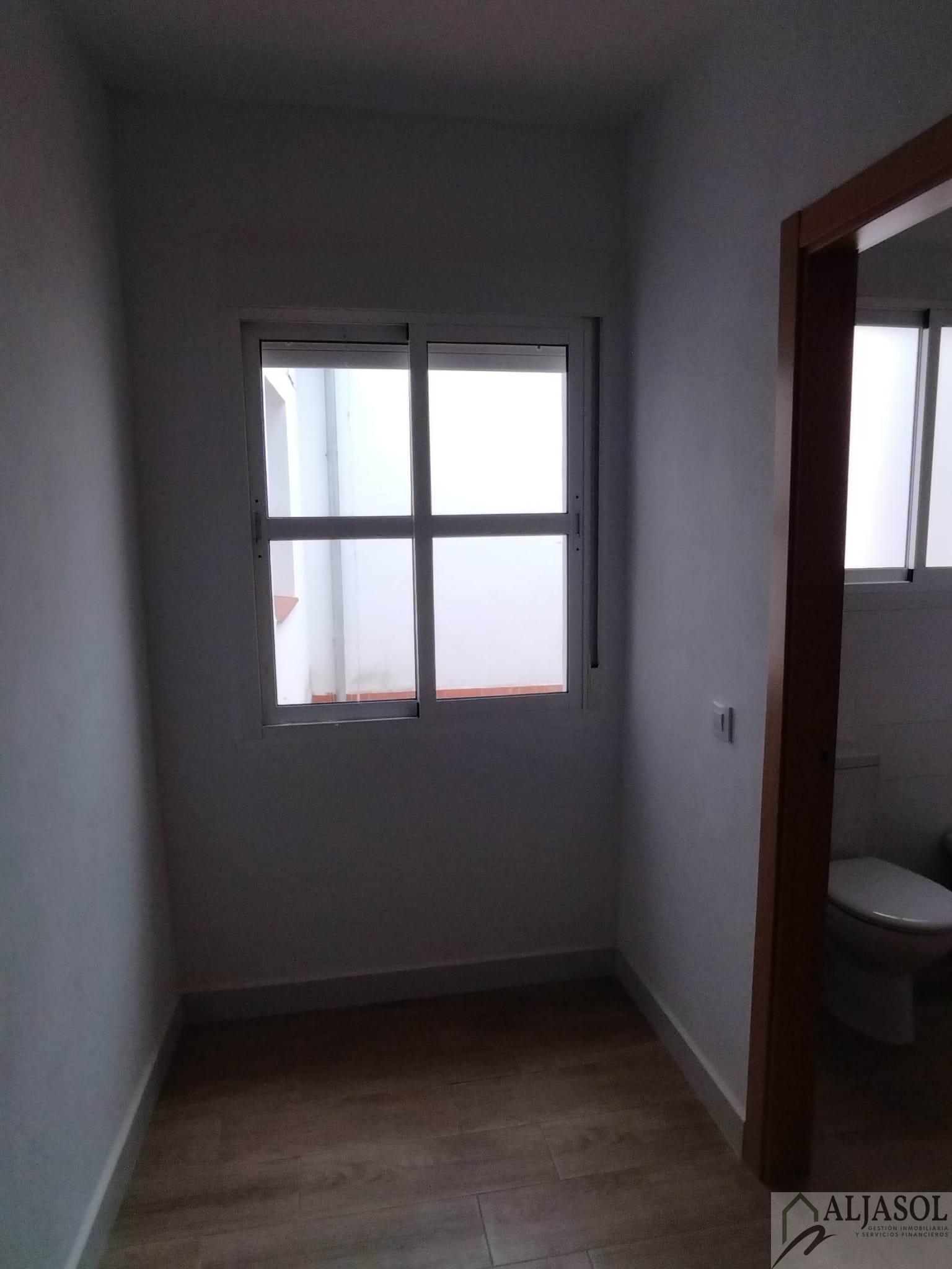 For sale of flat in La Puebla de los Infantes