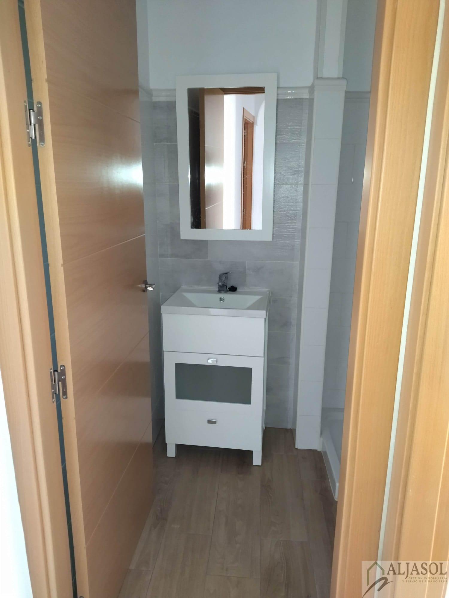 For sale of flat in La Puebla de los Infantes