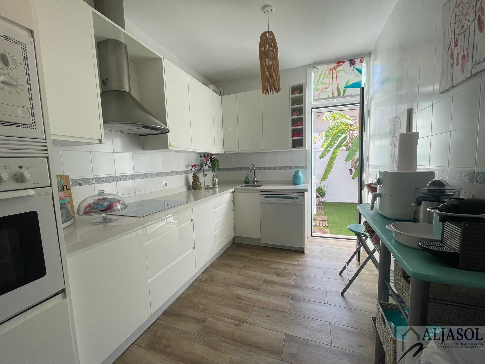 For sale of house in Almensilla