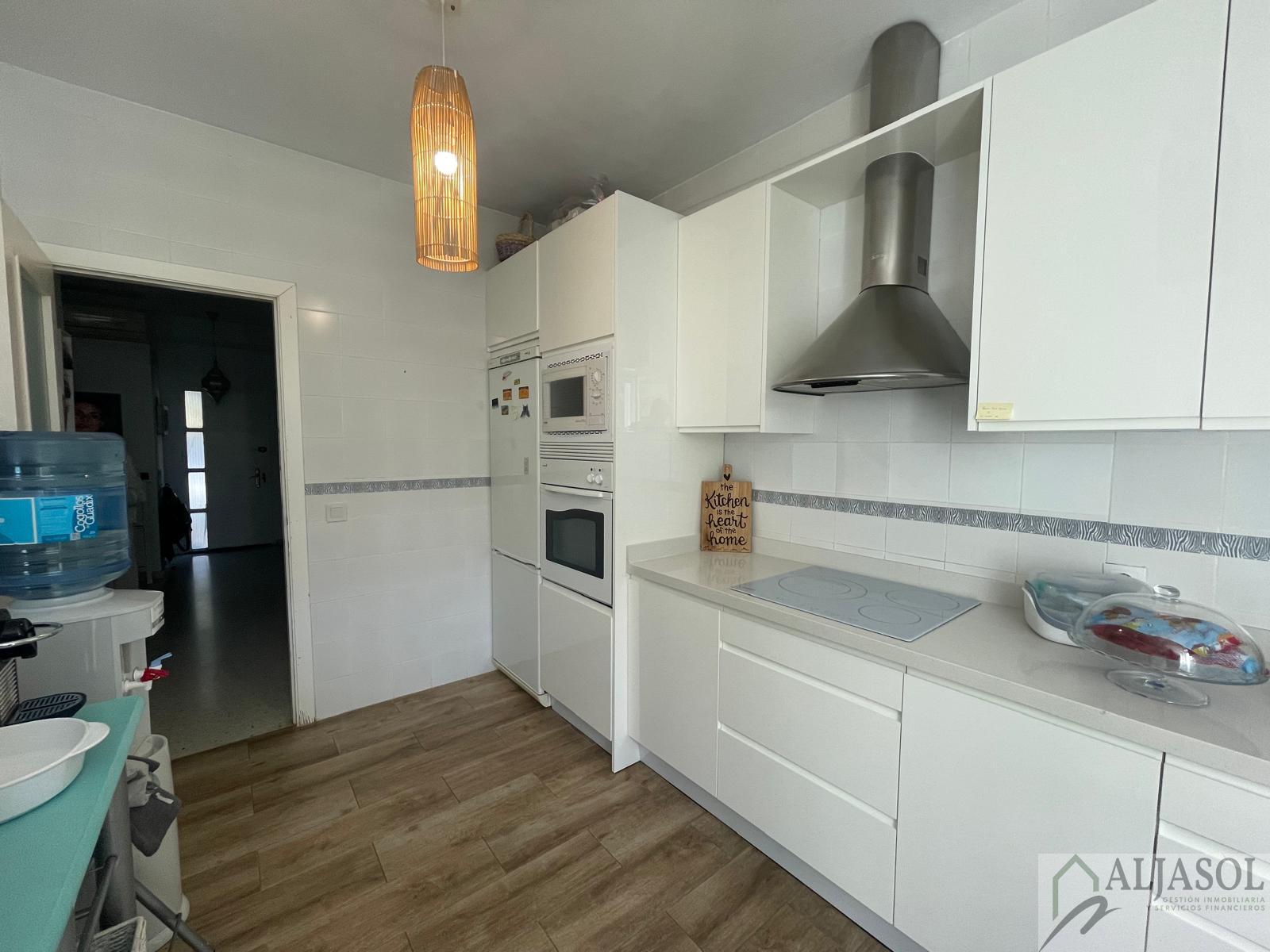 For sale of house in Almensilla