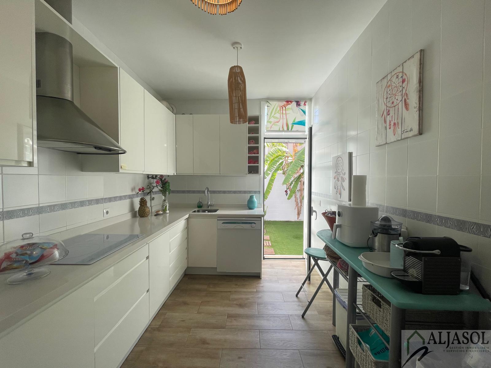 For sale of house in Almensilla
