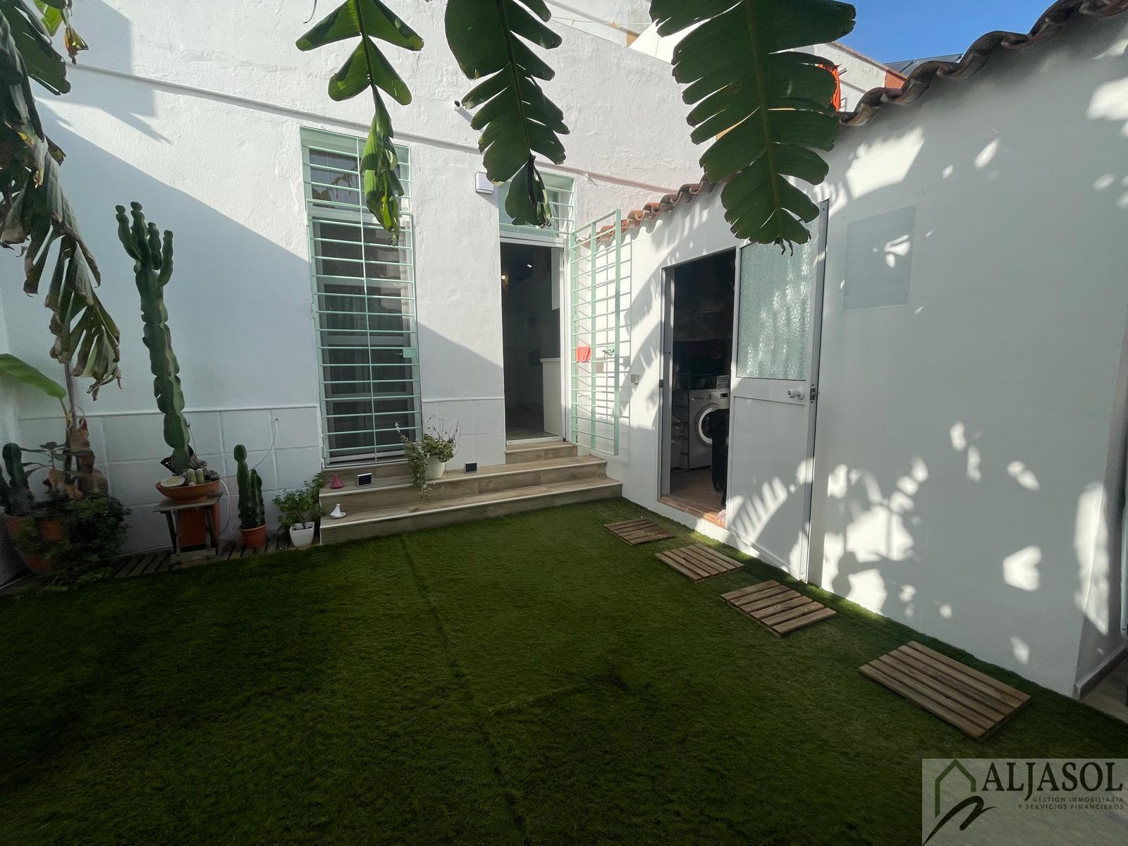 For sale of house in Almensilla