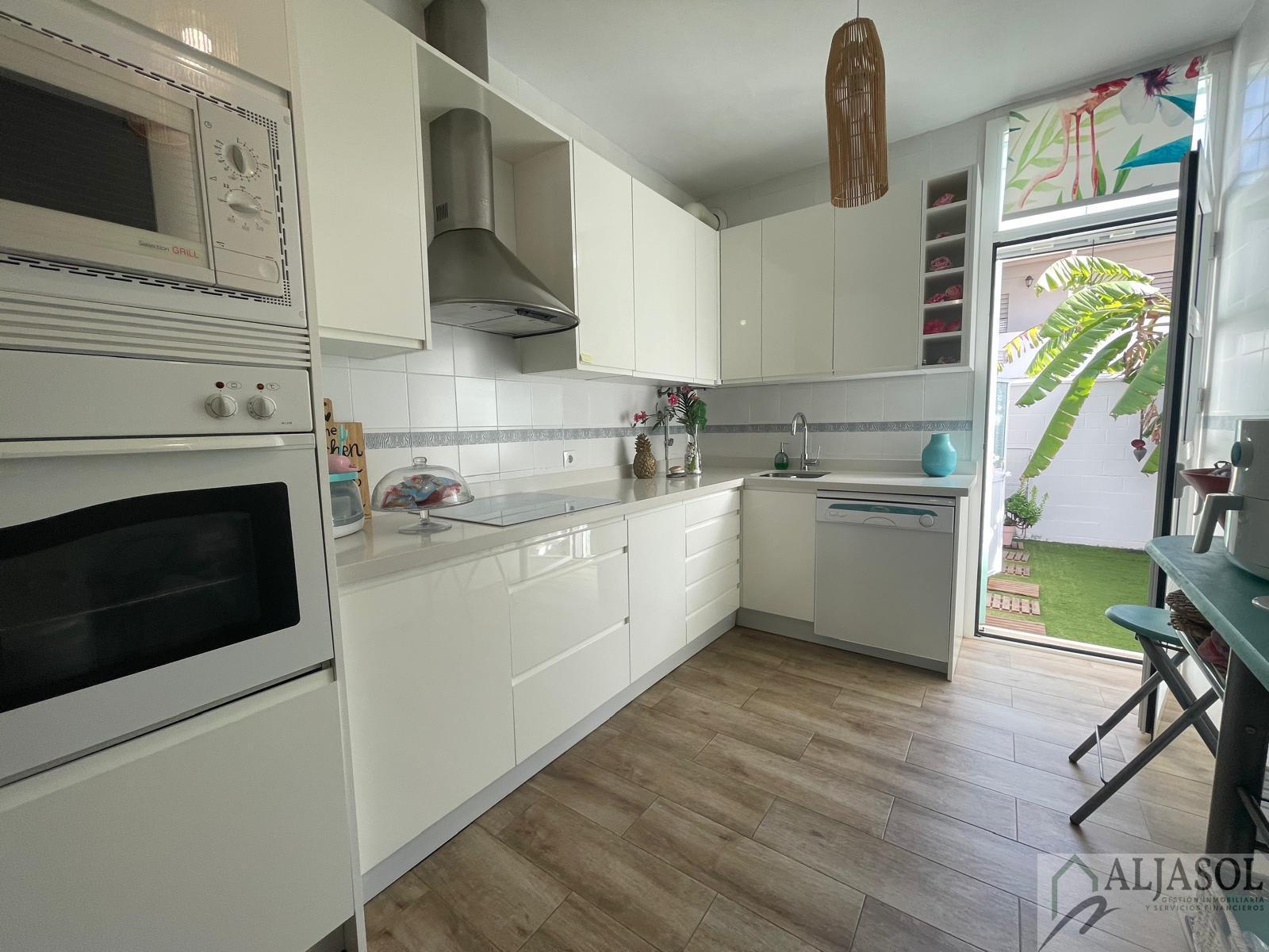 For sale of house in Almensilla