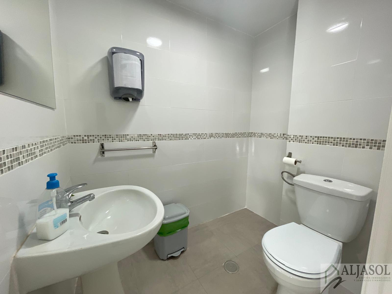 For sale of flat in Tomares