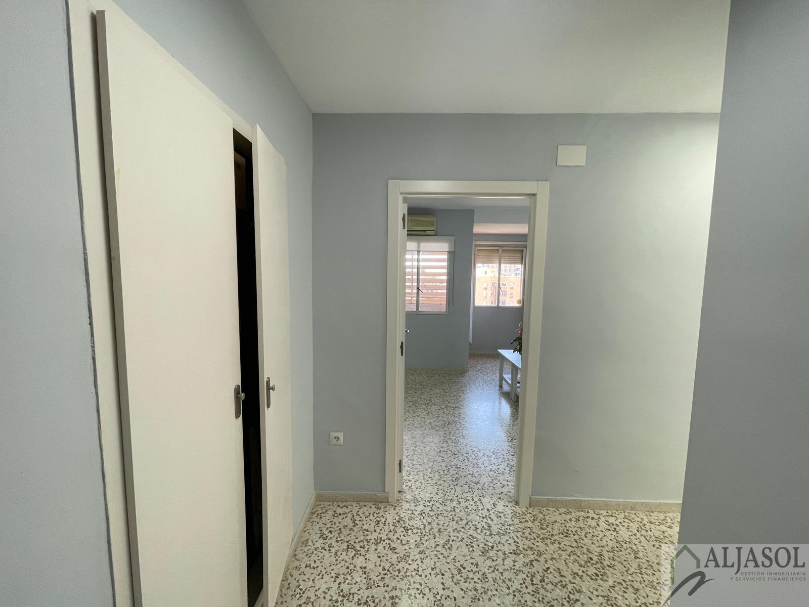 For sale of flat in Tomares