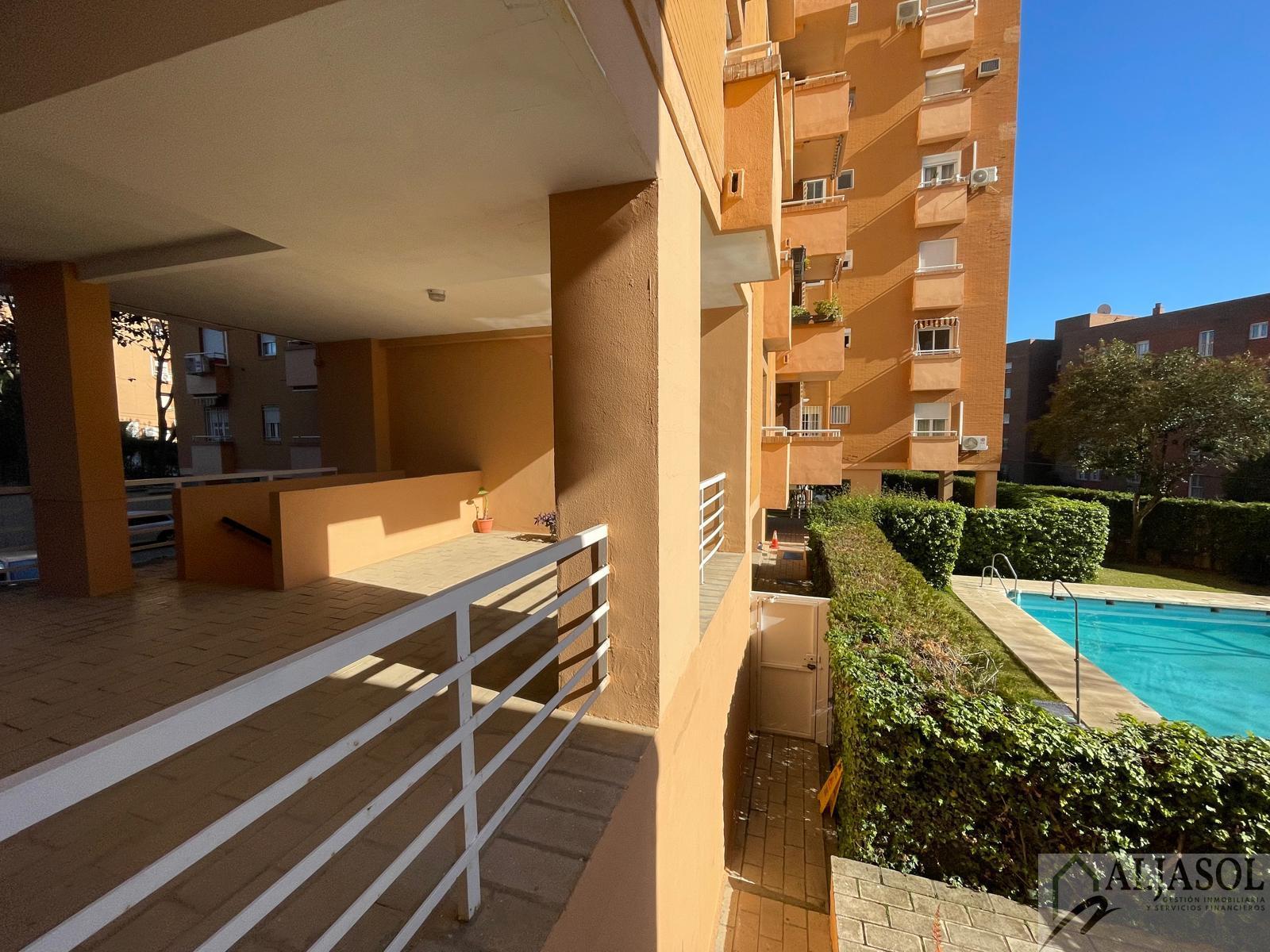For sale of flat in Tomares
