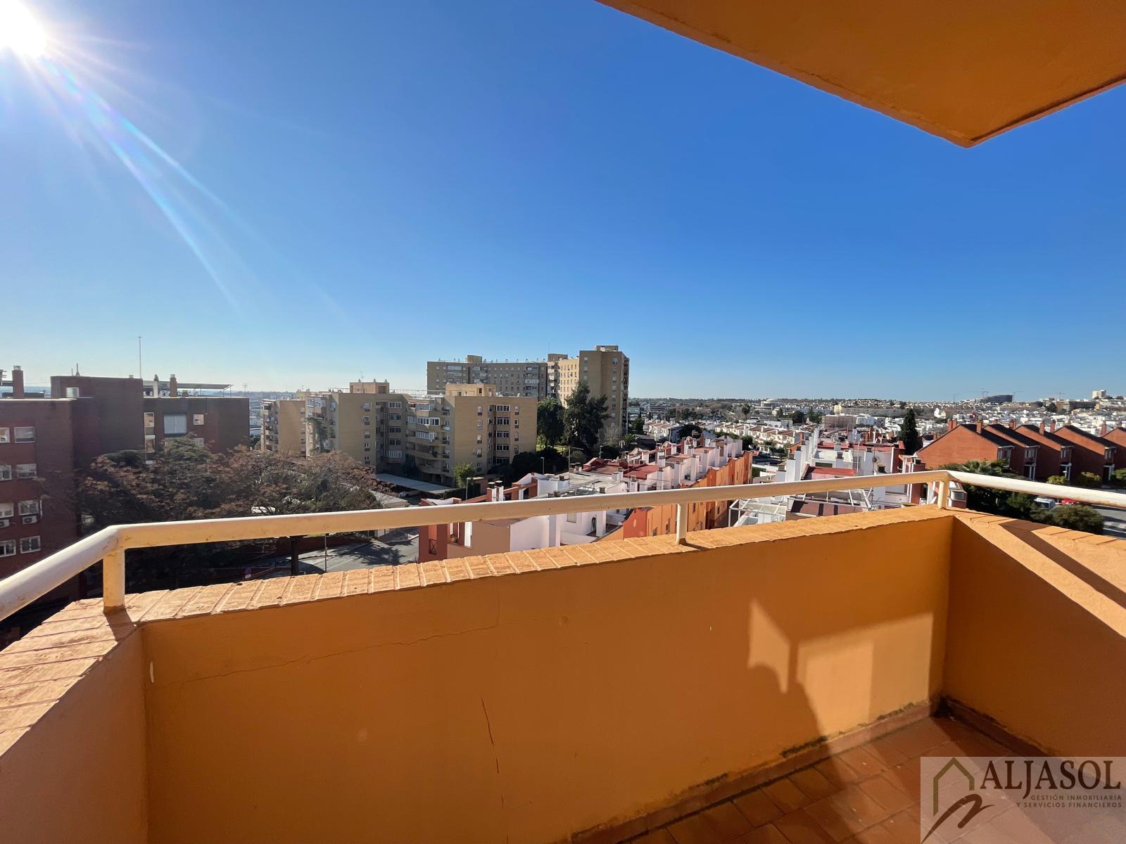 For sale of flat in Tomares