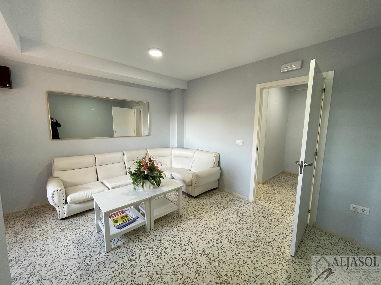 For sale of flat in Tomares