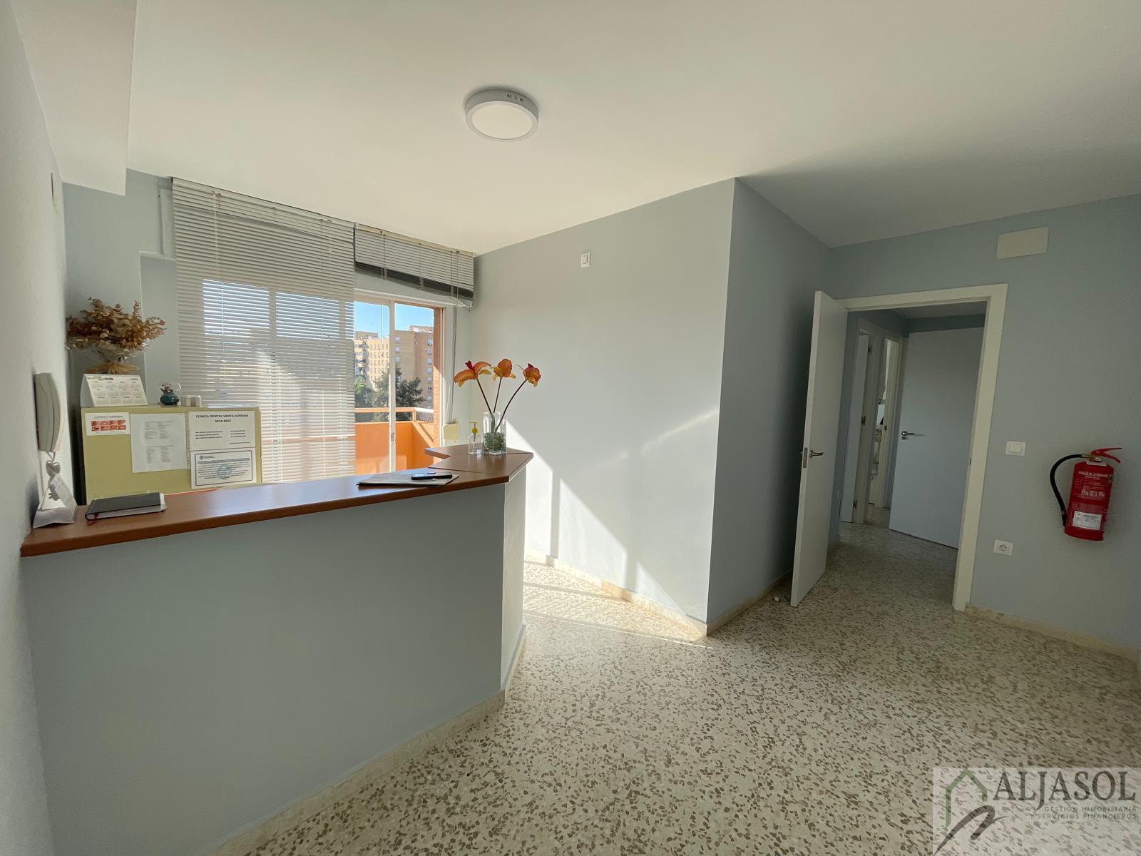 For sale of flat in Tomares