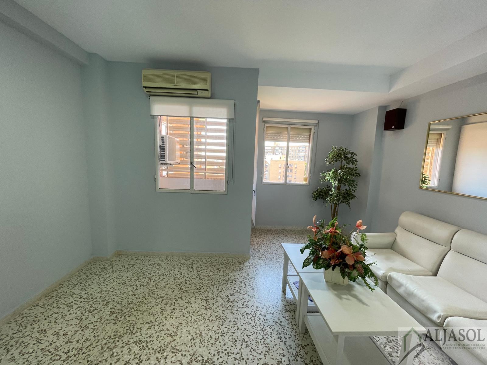 For sale of flat in Tomares