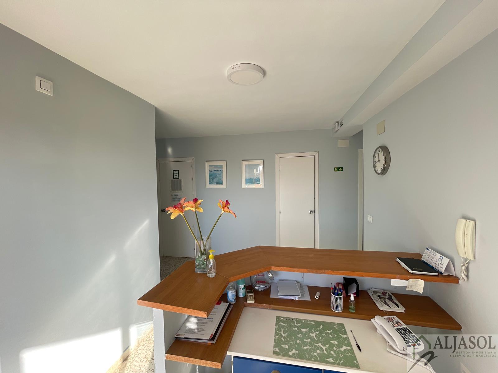 For sale of flat in Tomares