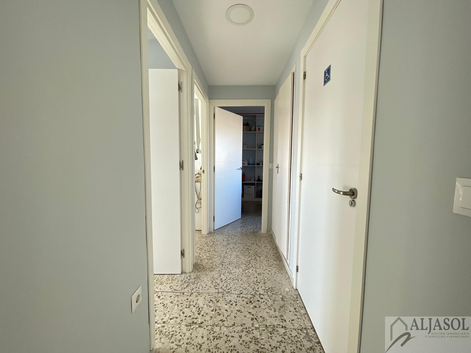 For sale of flat in Tomares