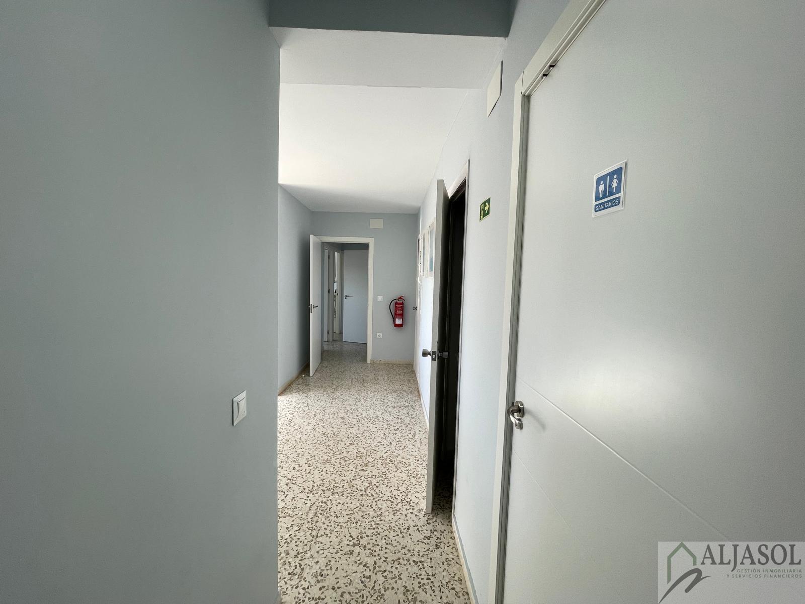 For sale of flat in Tomares