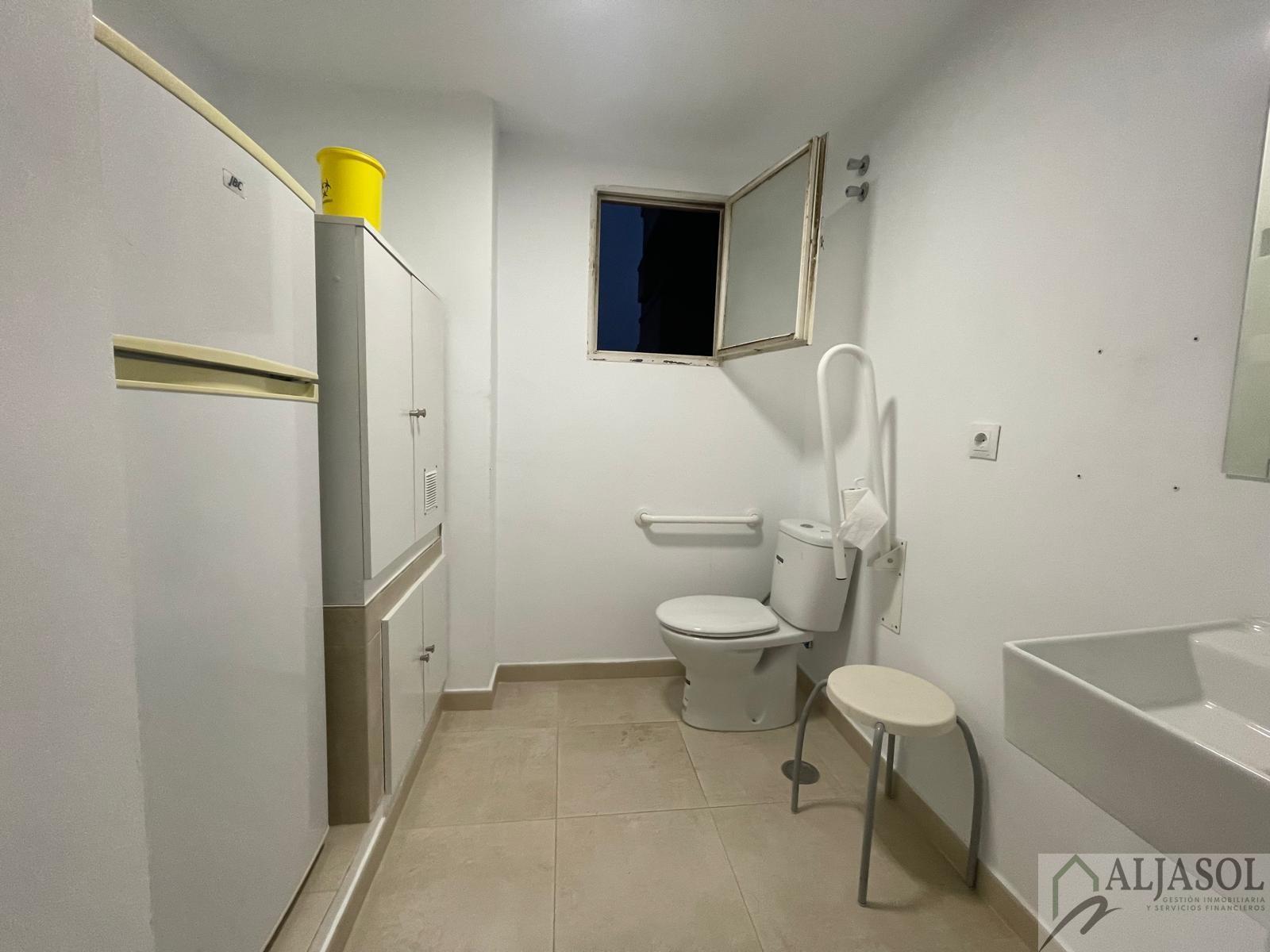 For sale of flat in Tomares