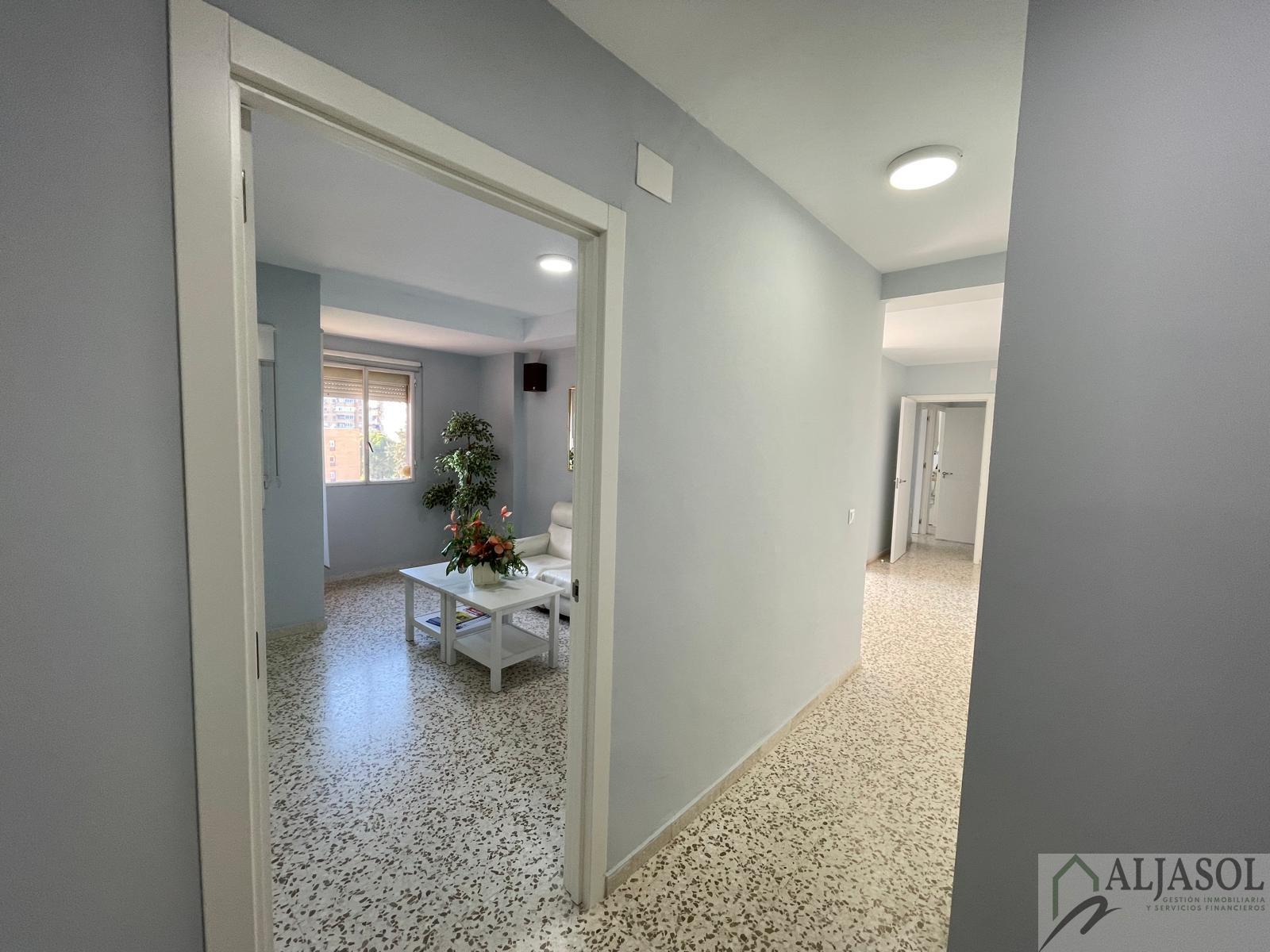 For sale of flat in Tomares