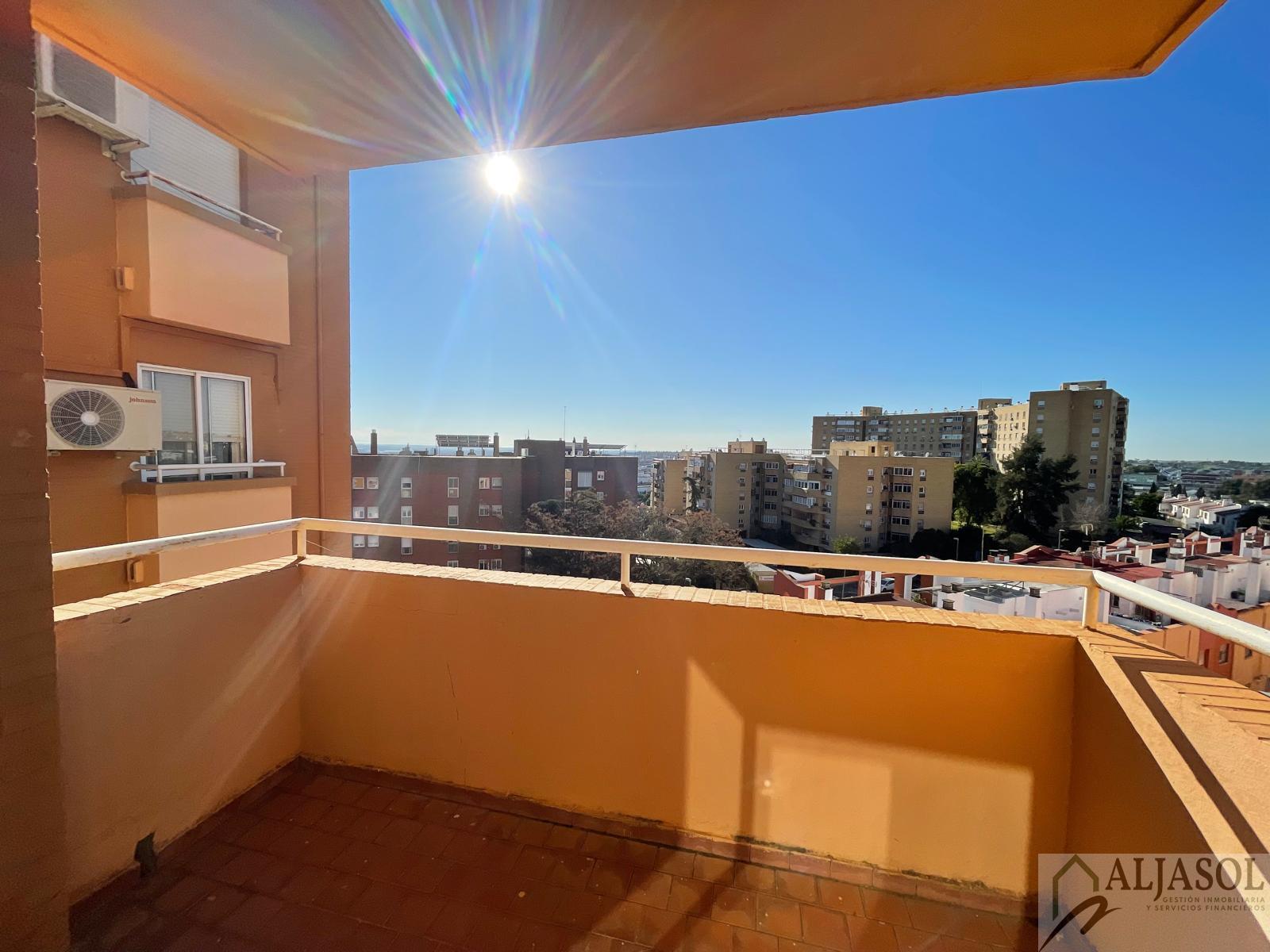 For sale of flat in Tomares