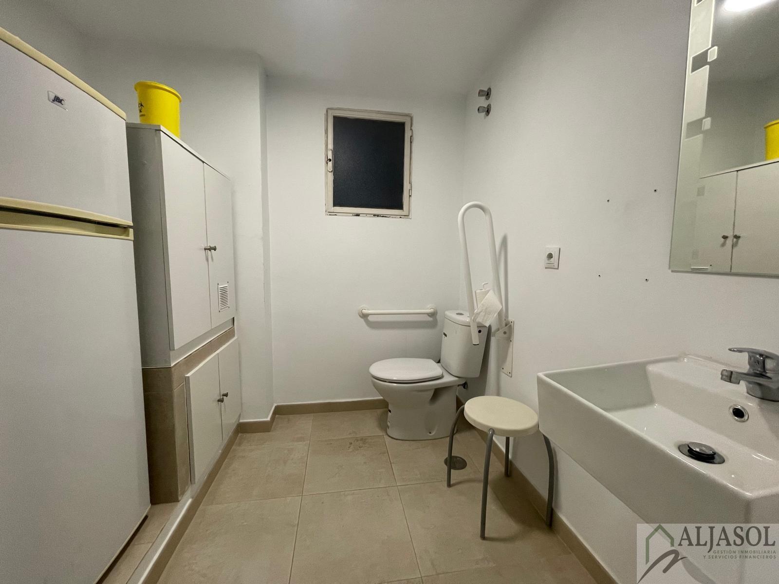For sale of flat in Tomares