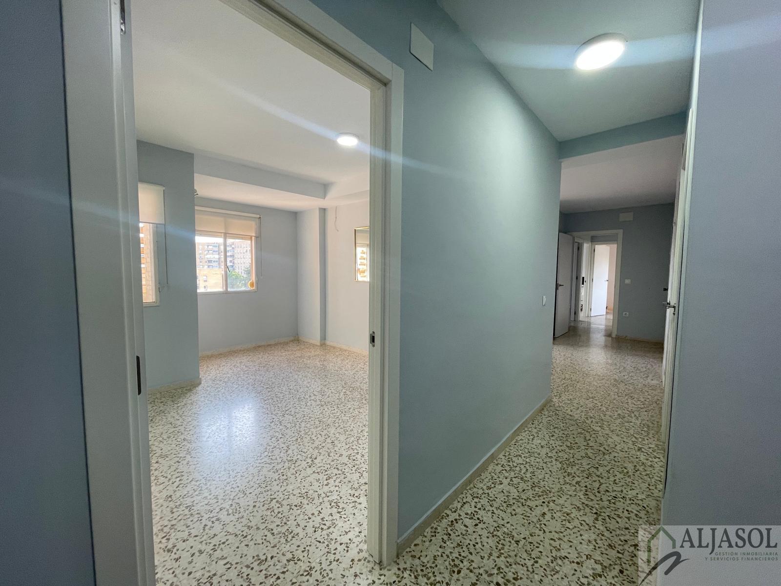For sale of flat in Tomares