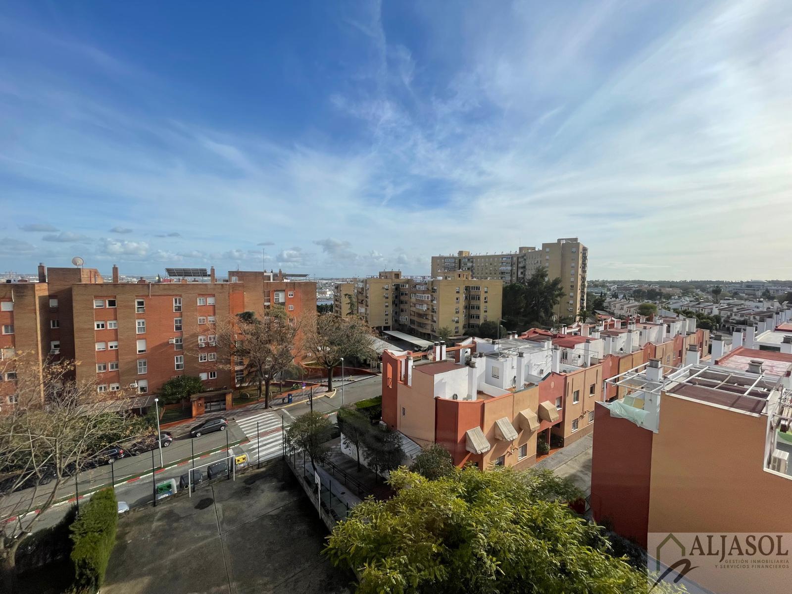 For sale of flat in Tomares