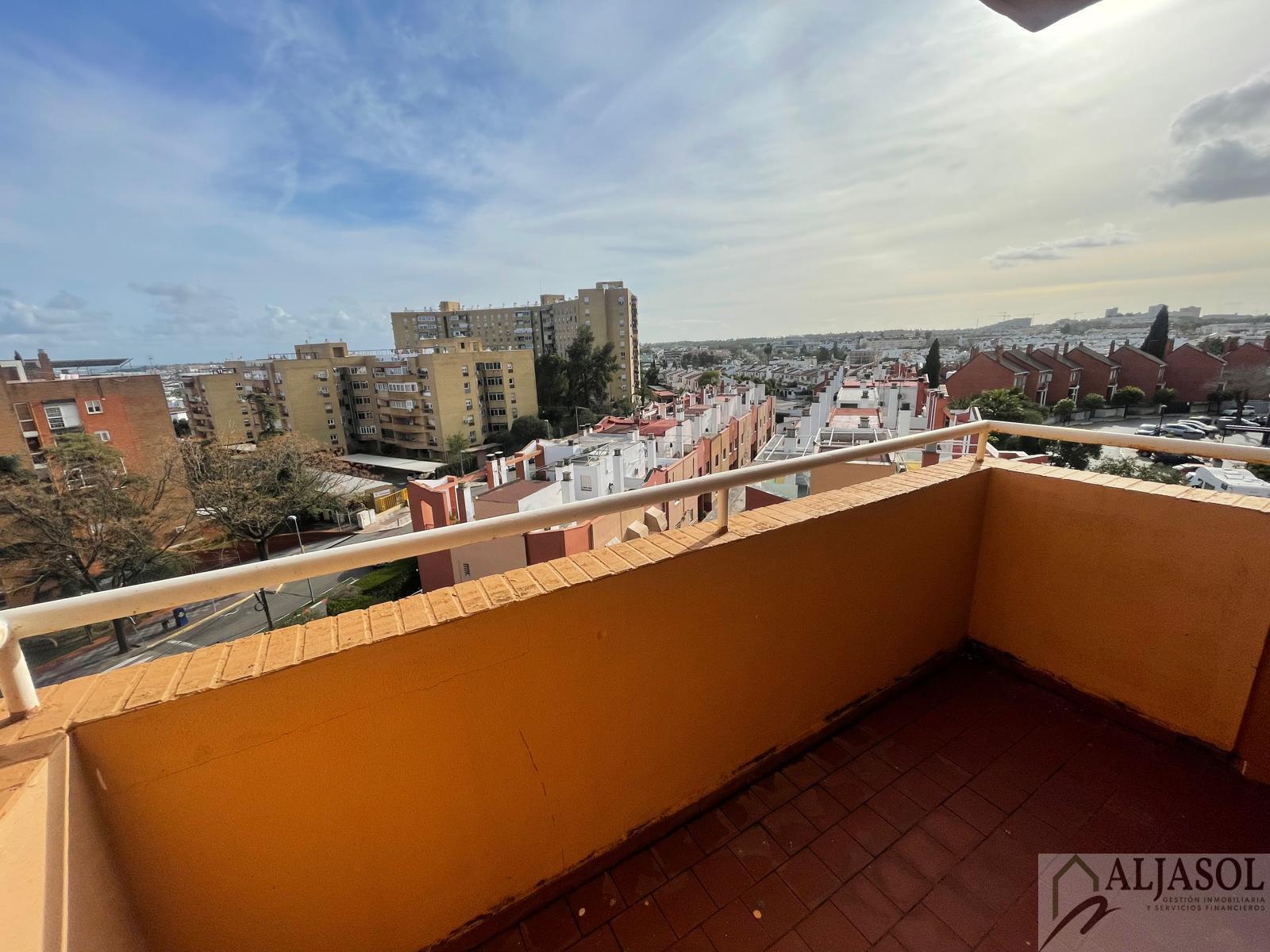 For sale of flat in Tomares