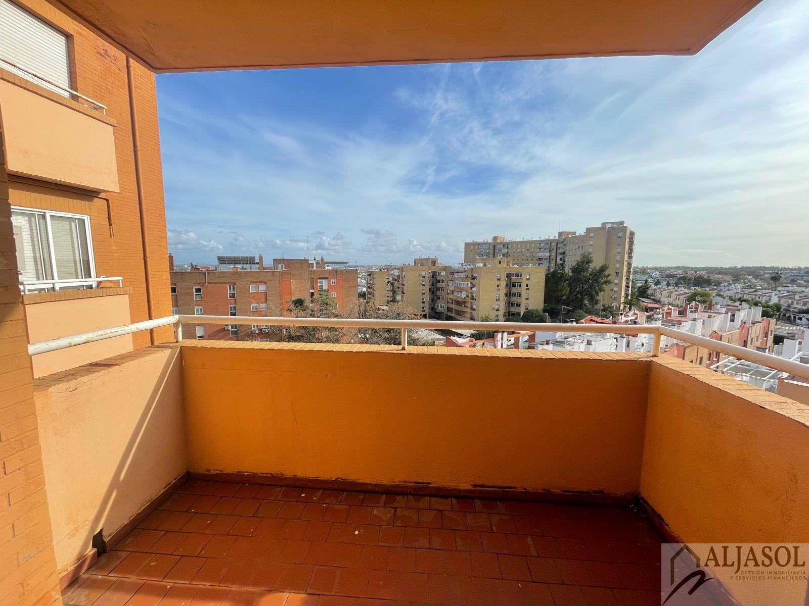 For sale of flat in Tomares