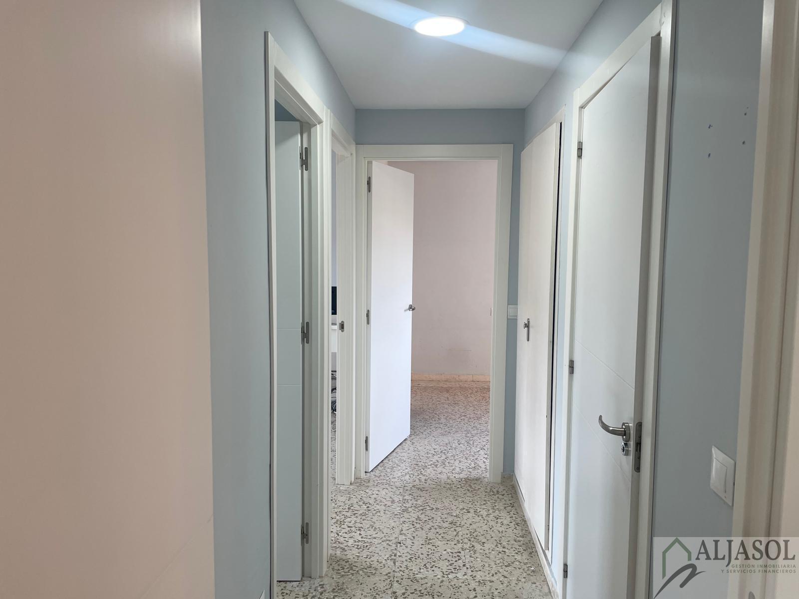 For sale of flat in Tomares