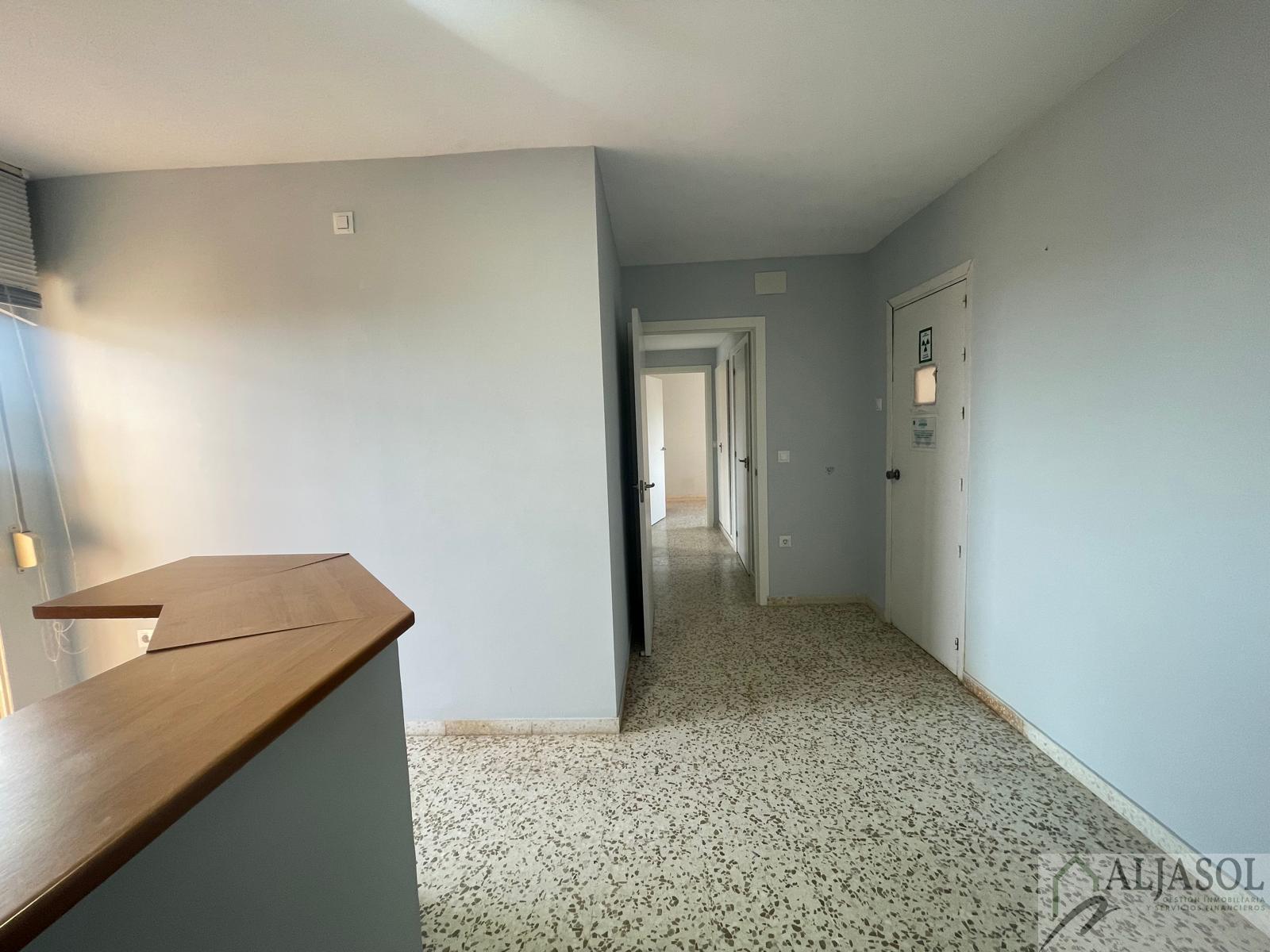 For sale of flat in Tomares