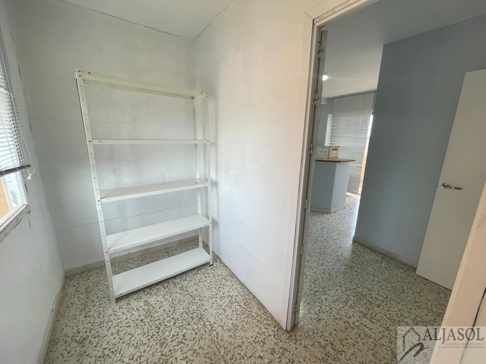 For sale of flat in Tomares